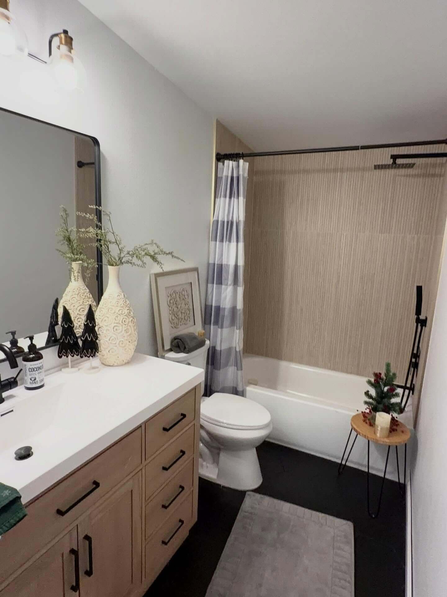 Warm & Inviting Brown Vanity Bathroom Ideas 10