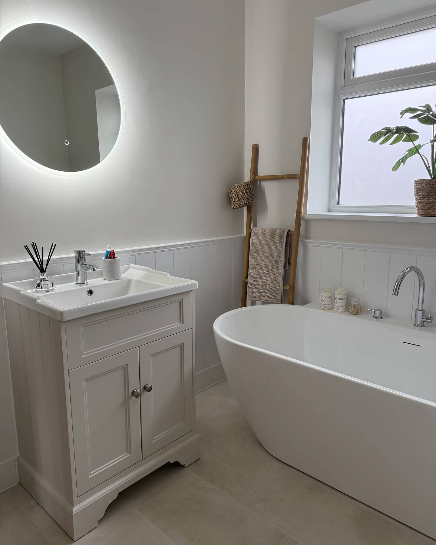 Elegant White Vanity Bathroom Ideas 10