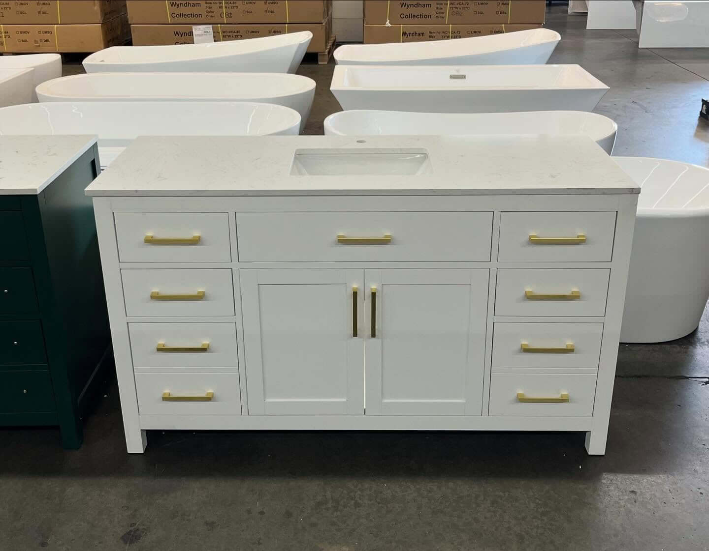 Single Vanity Bathroom Ideas That Maximize Style 11