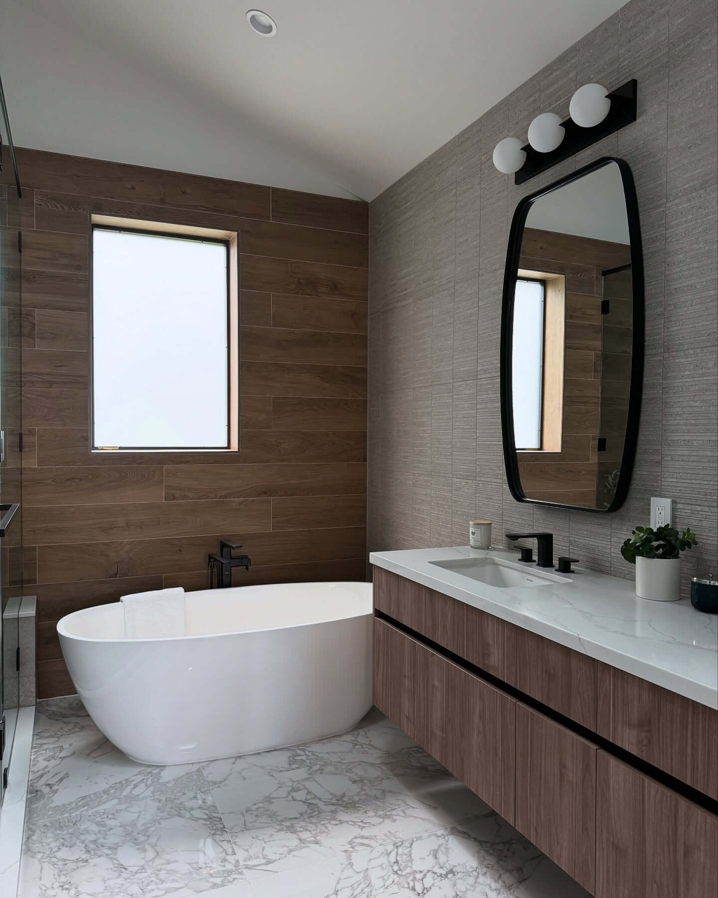 Warm & Inviting Brown Vanity Bathroom Ideas 12