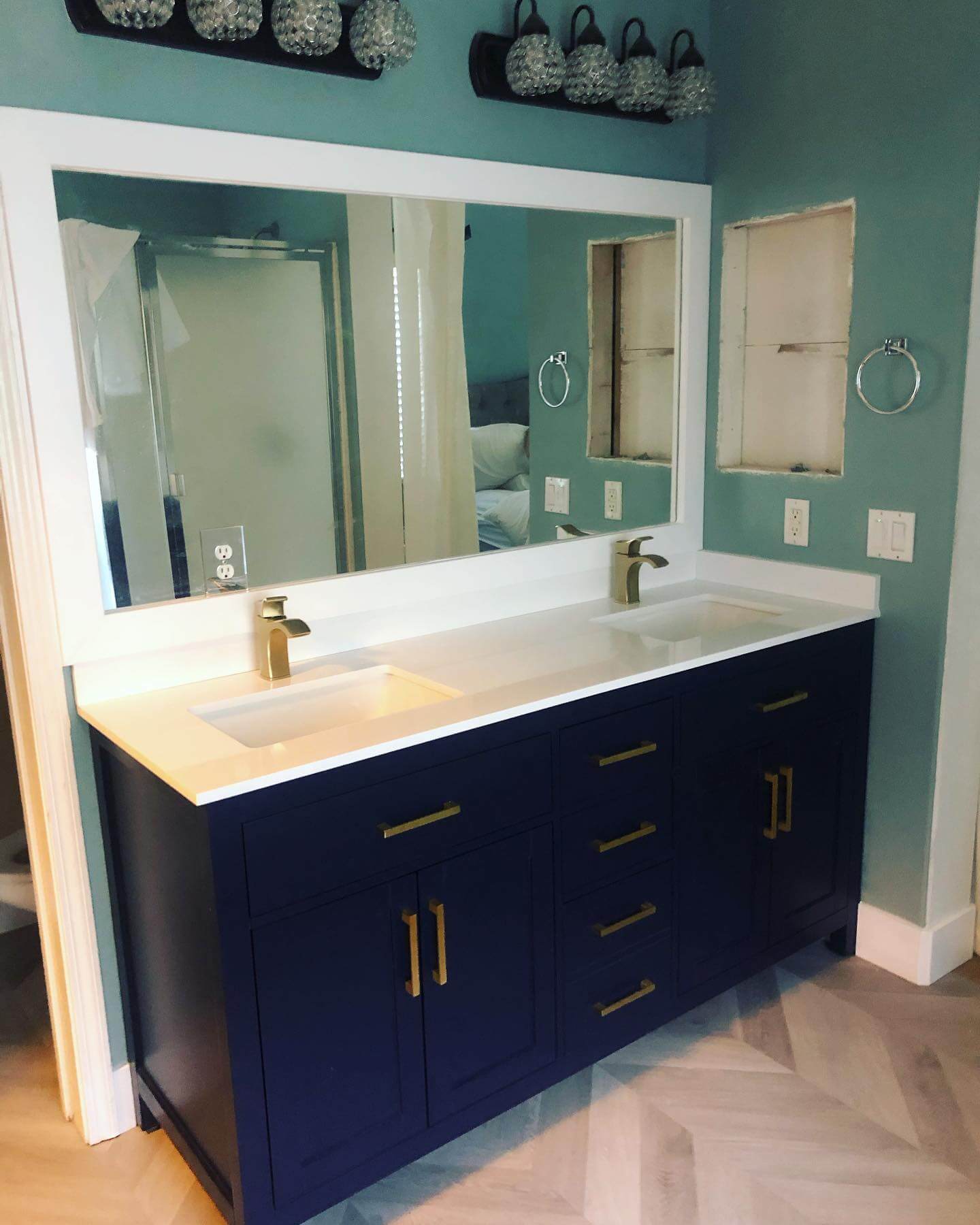 Navy Blue Vanity Bathroom Ideas for Bold Elegance 13
