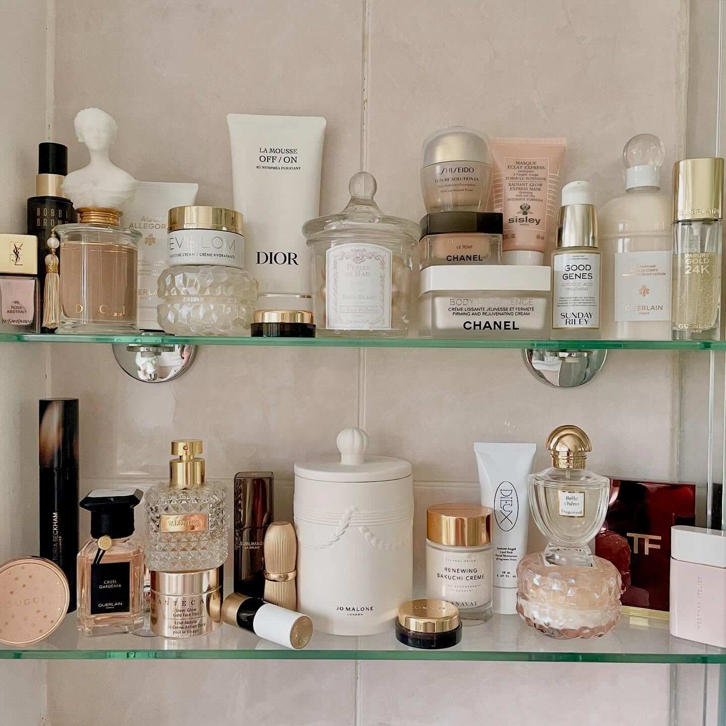 Small Bathroom Shelf Ideas for Smart Storage 14