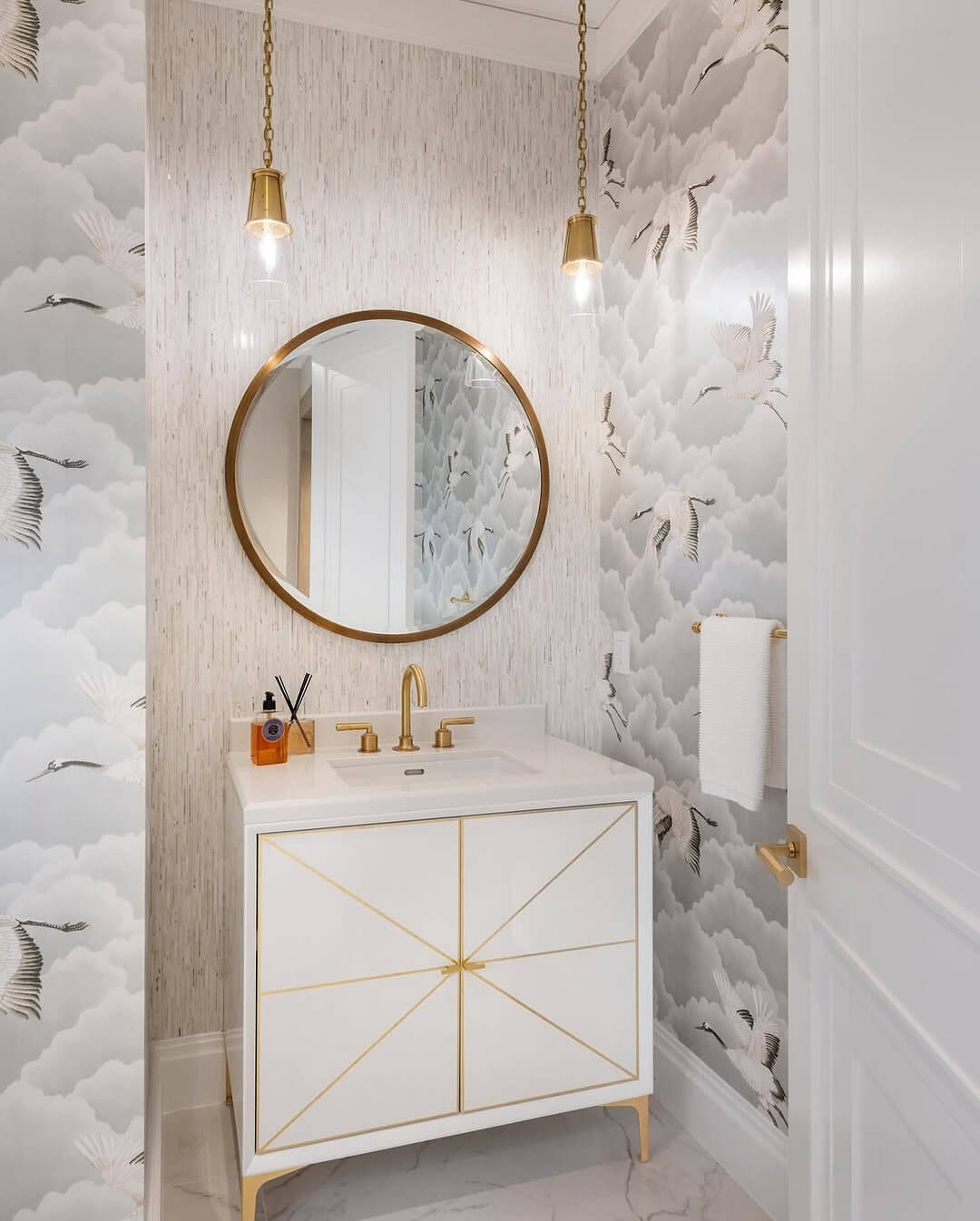 Elegant White Vanity Bathroom Ideas 15