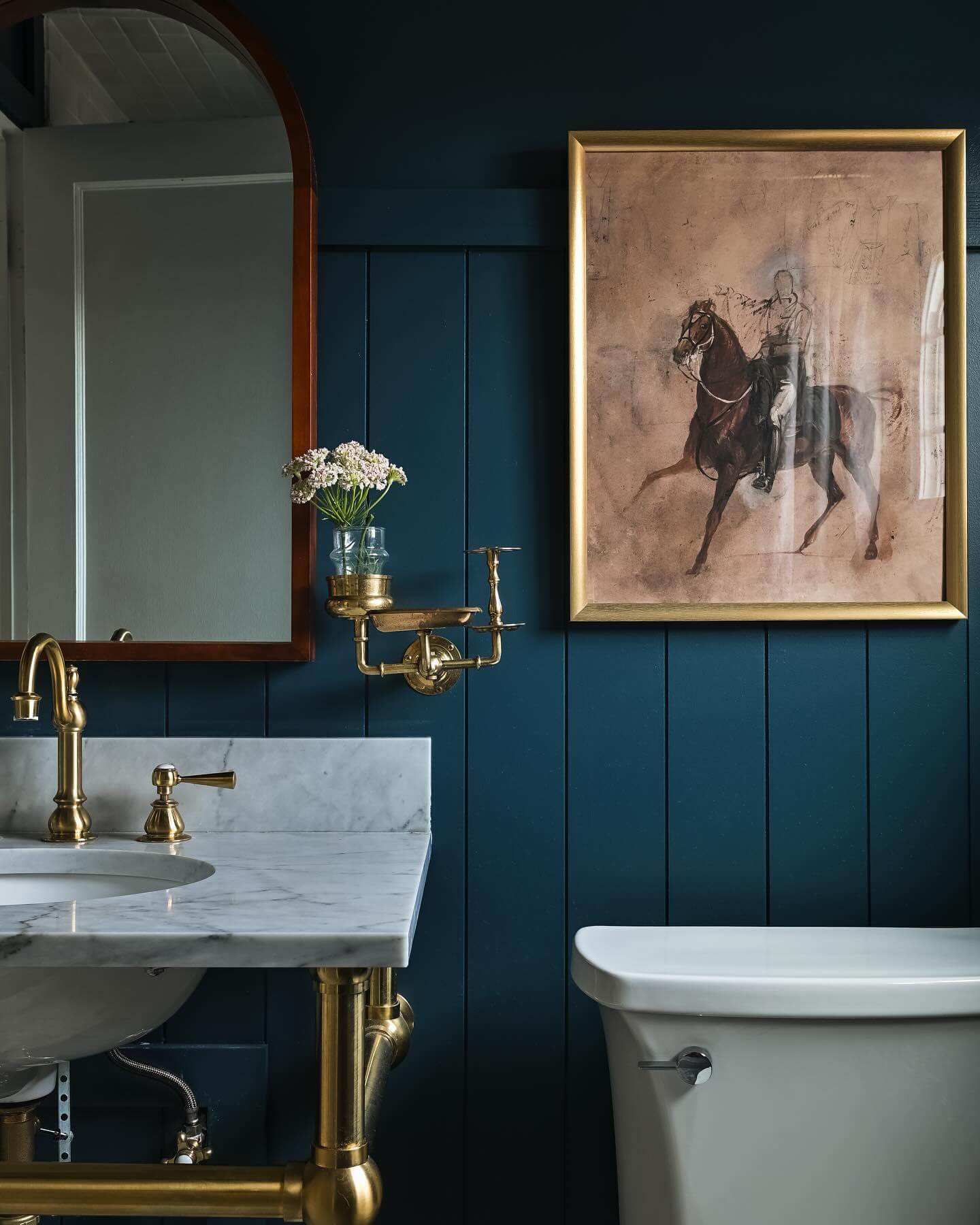 Best Moody Bathroom Ideas with Rich Tones 17