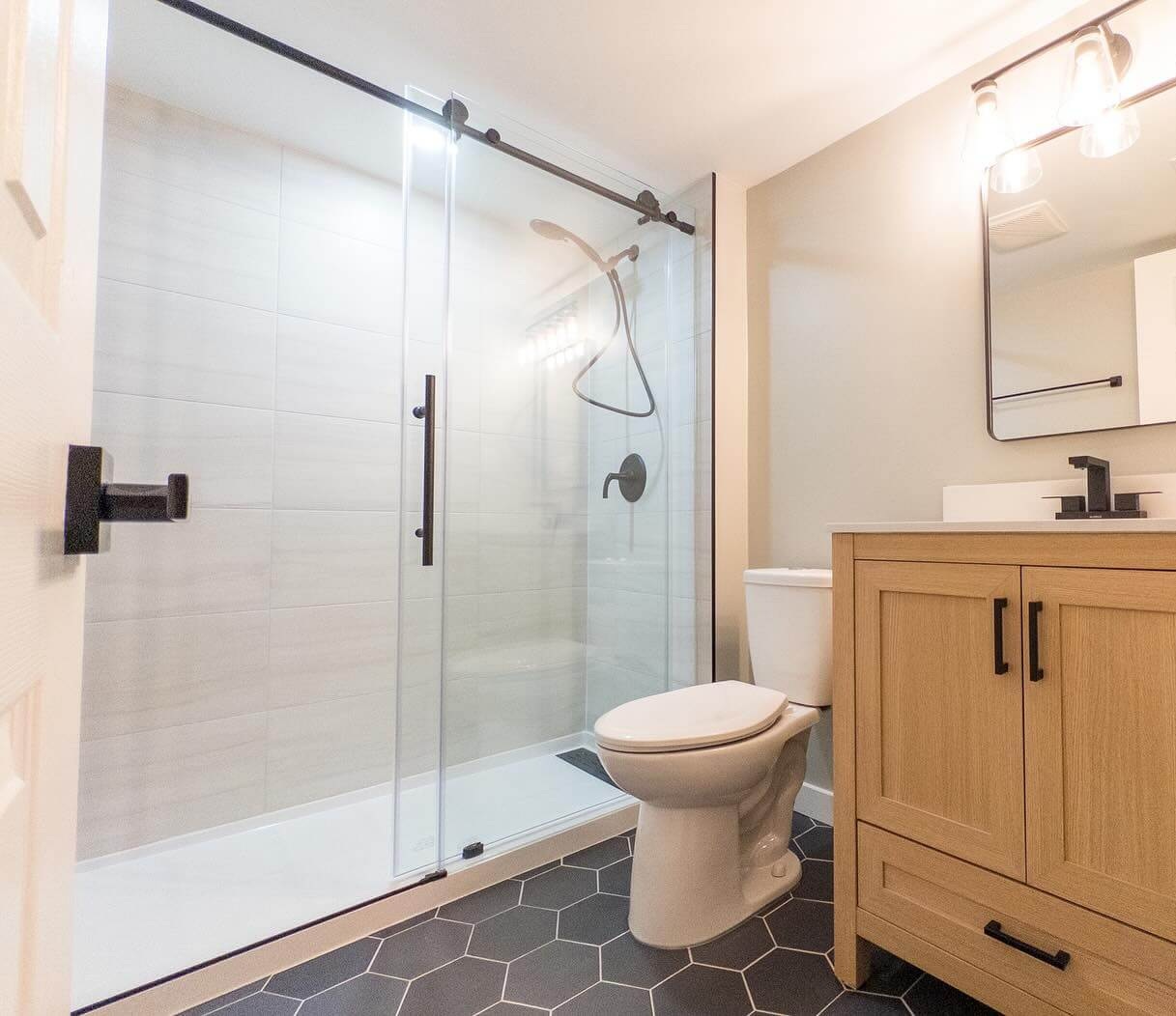 Single Vanity Bathroom Ideas That Maximize Style 18