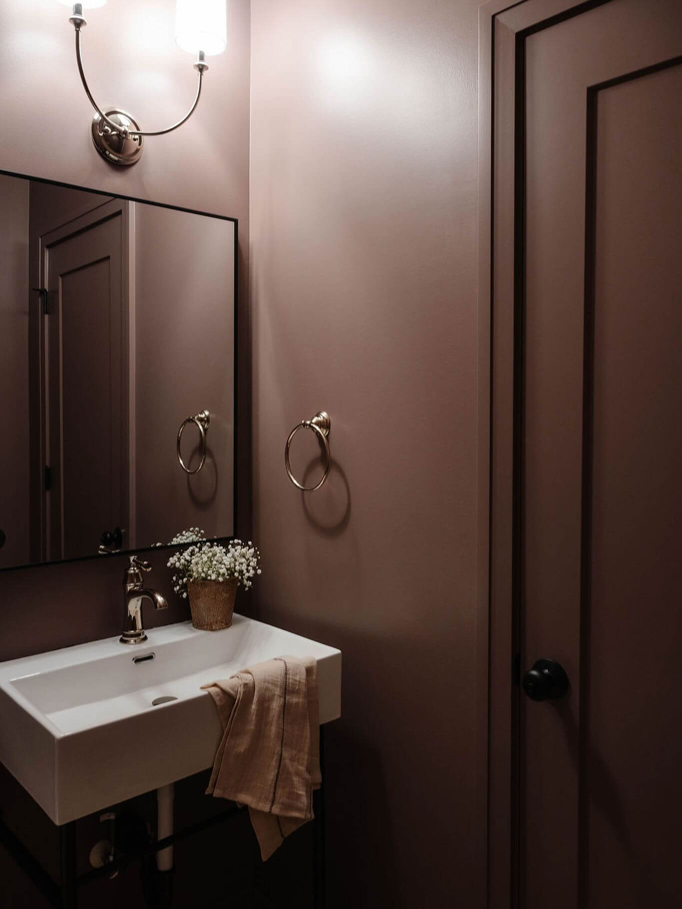 Best Moody Bathroom Ideas with Rich Tones 19