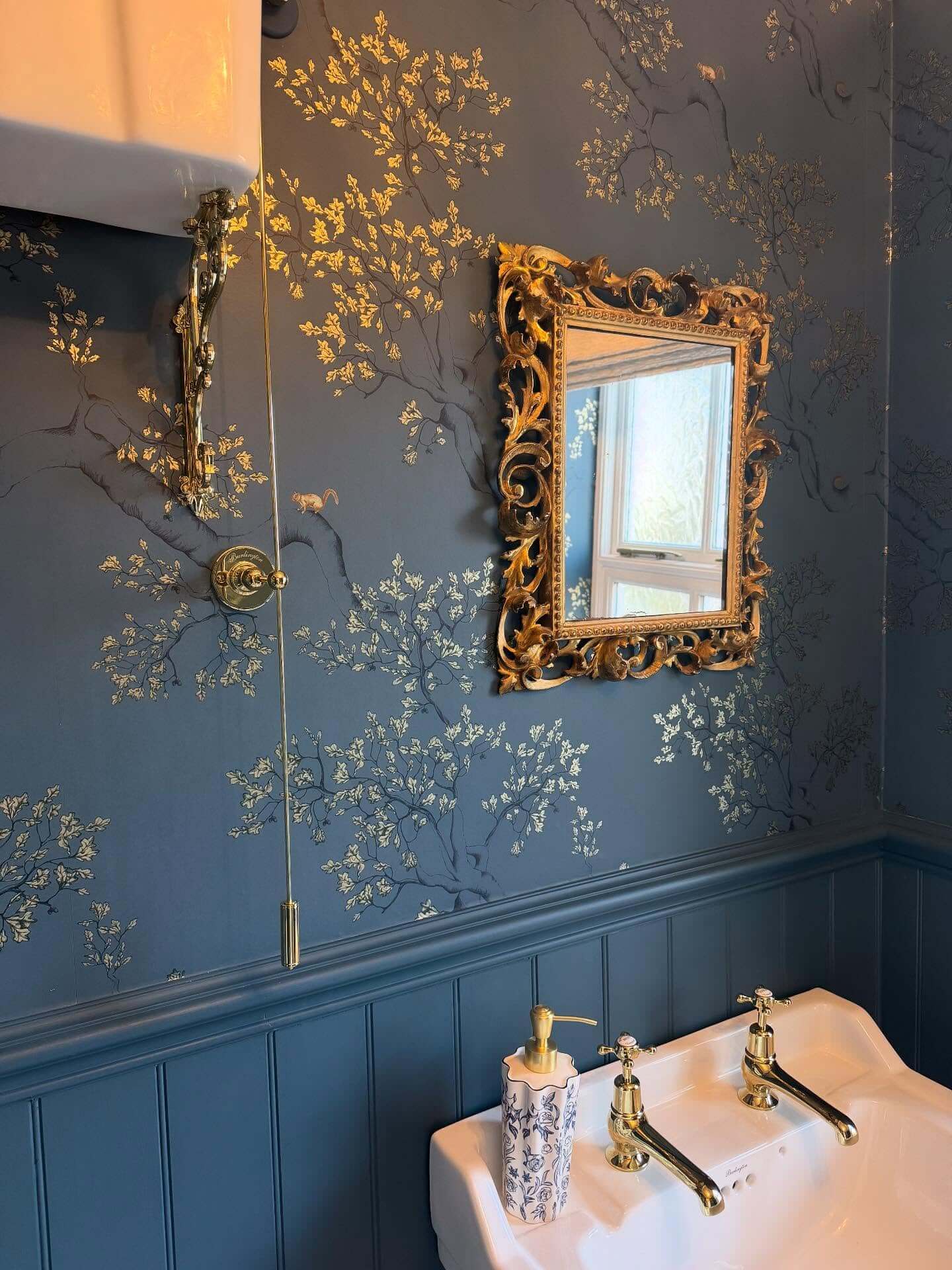 Best Moody Bathroom Ideas with Rich Tones 2