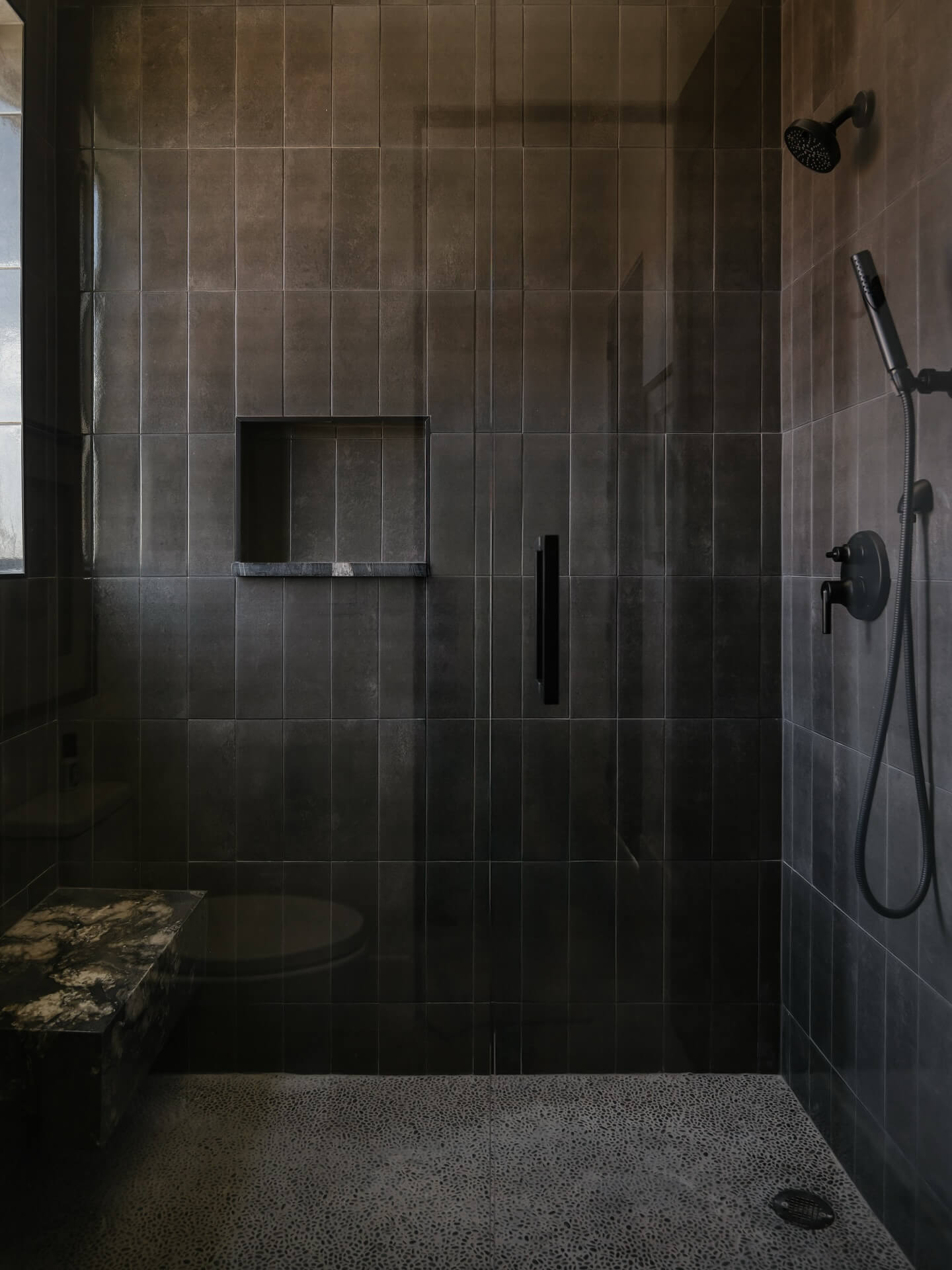 Best Moody Bathroom Ideas with Rich Tones 20