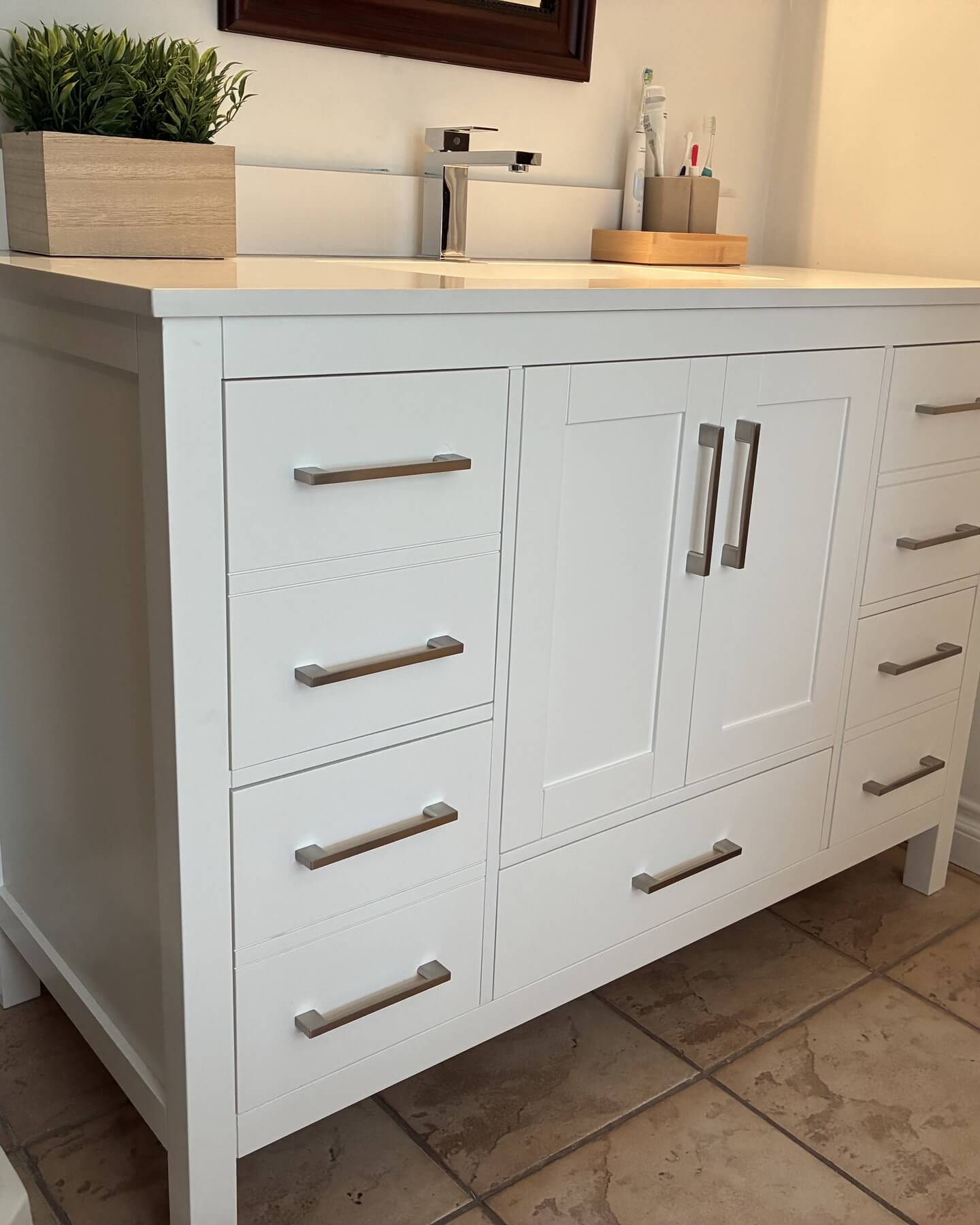 Elegant White Vanity Bathroom Ideas 22