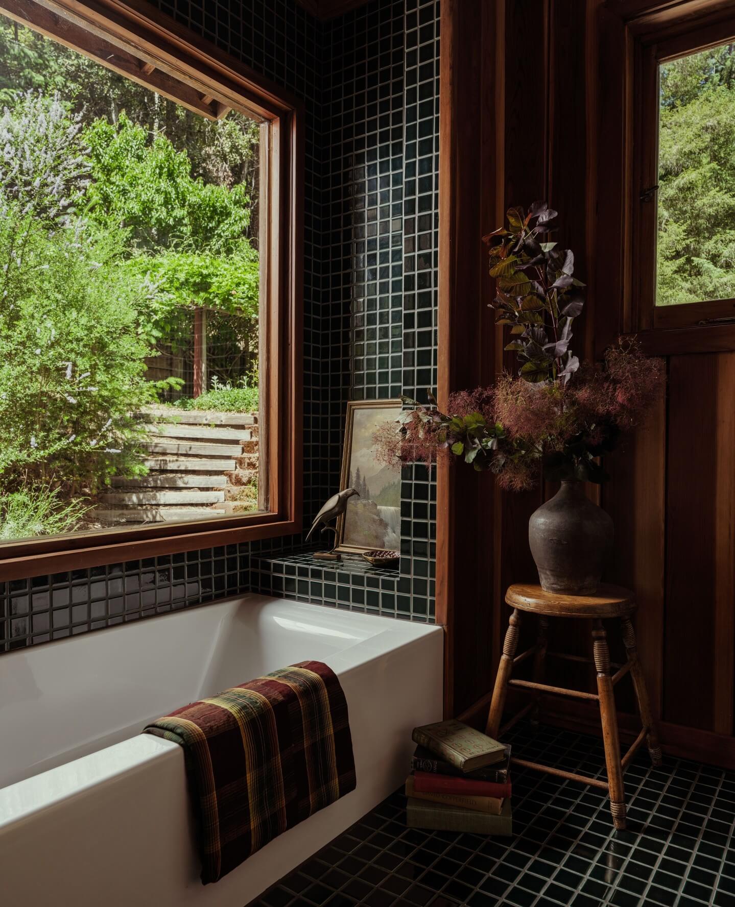 Best Moody Bathroom Ideas with Rich Tones 22