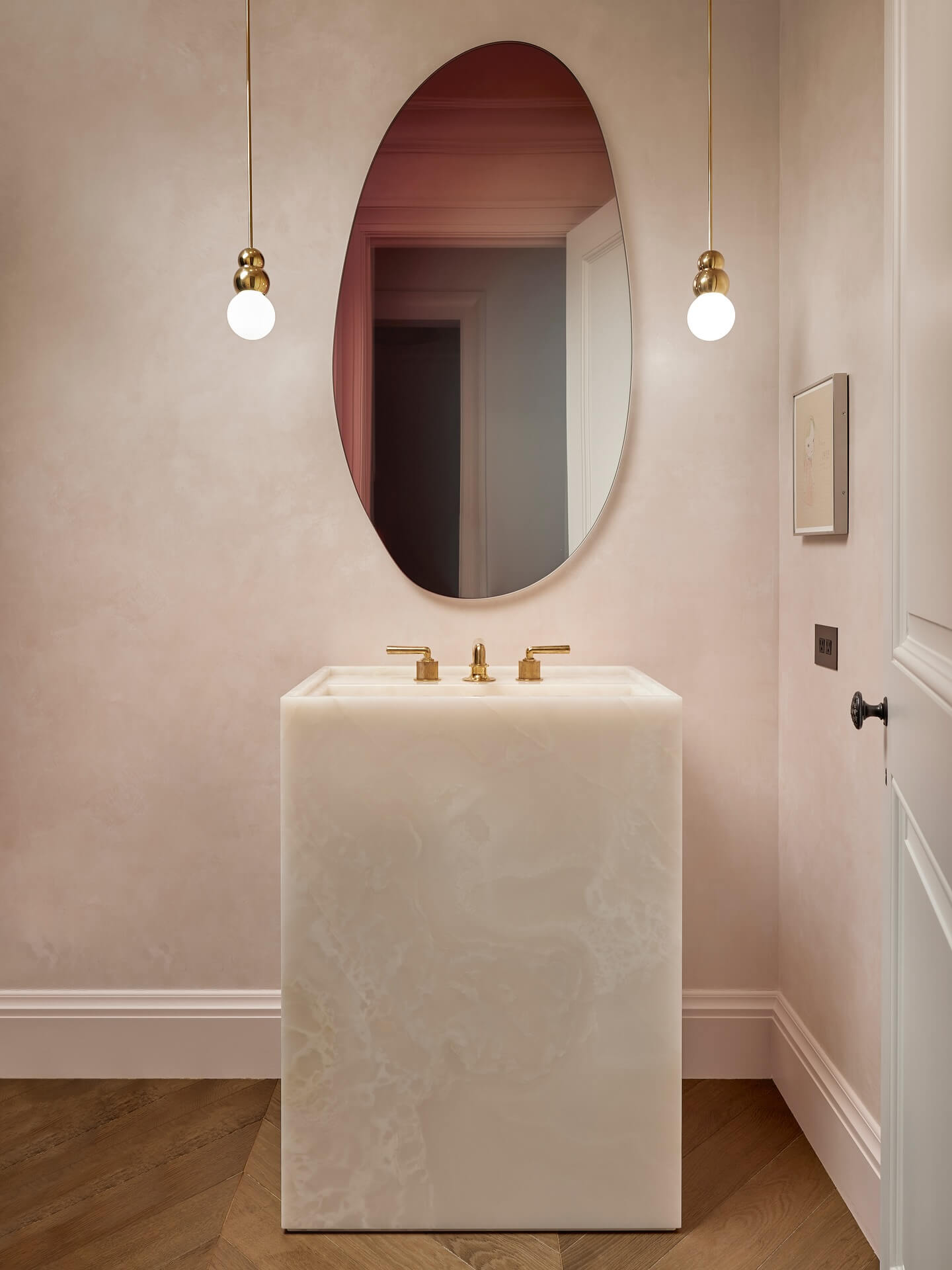 Elegant White Vanity Bathroom Ideas 23