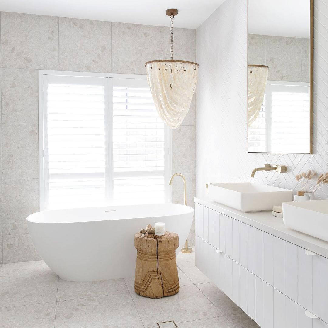 Elegant White Vanity Bathroom Ideas 25