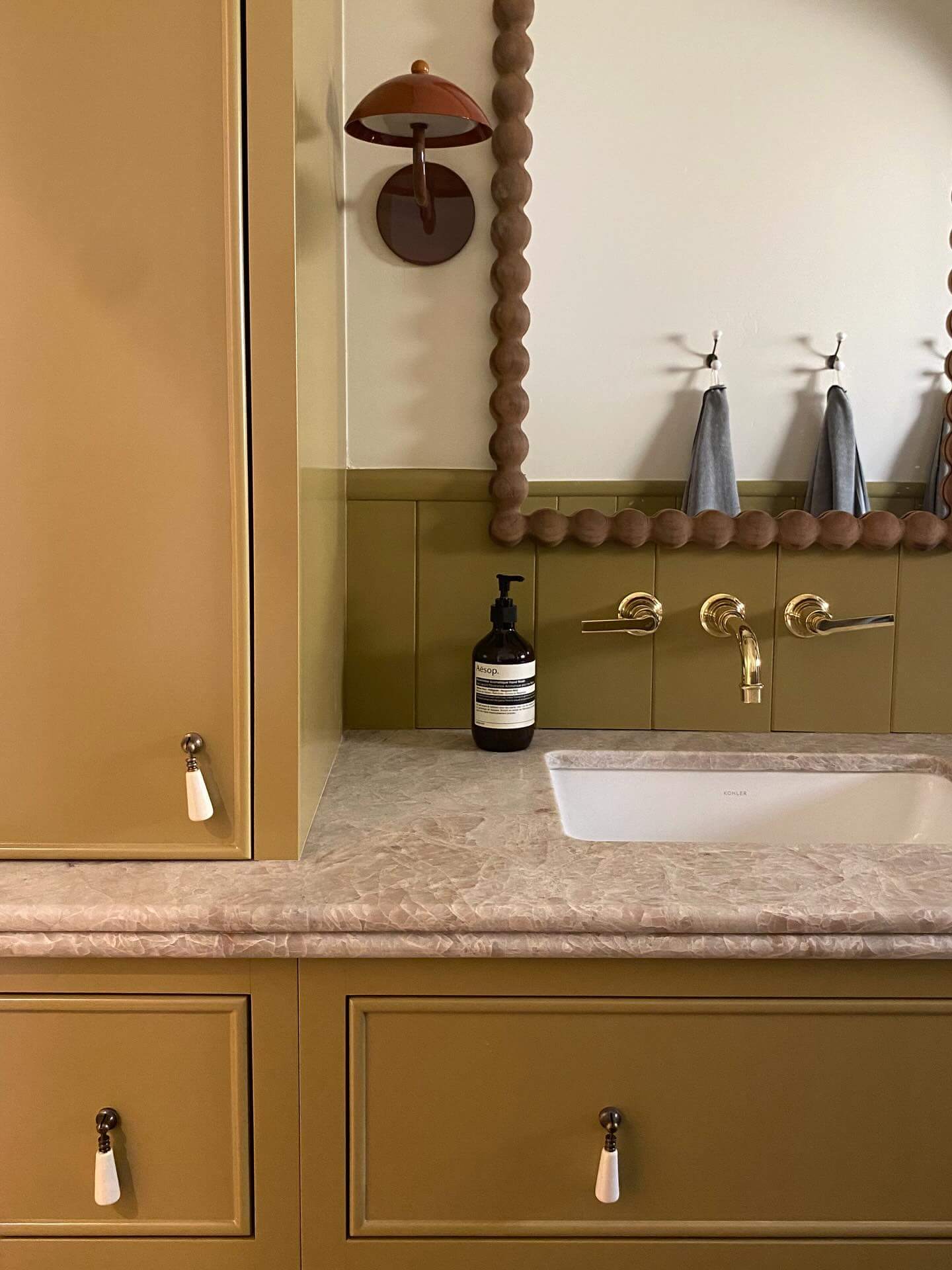 Best Moody Bathroom Ideas with Rich Tones 25