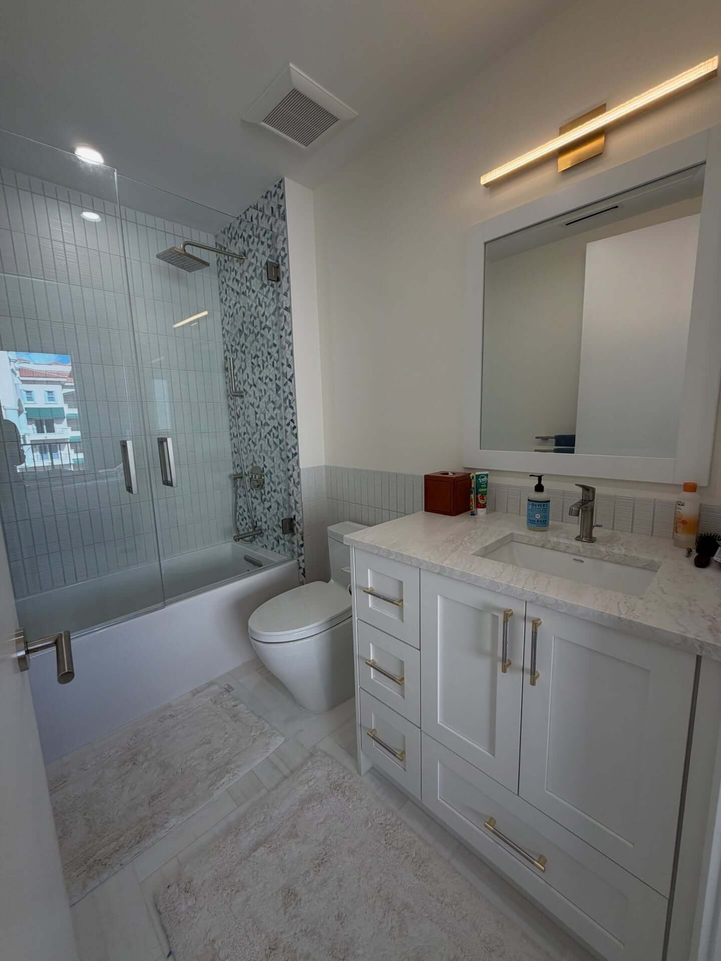 Elegant White Vanity Bathroom Ideas 26