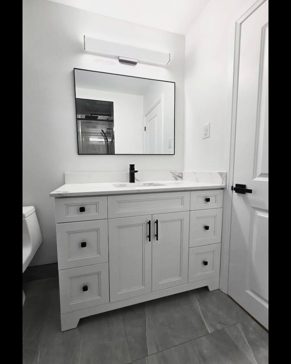 Elegant White Vanity Bathroom Ideas 3