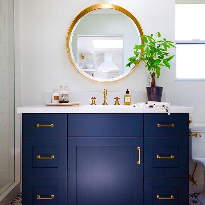 Navy Blue Vanity Bathroom Ideas for Bold Elegance 4