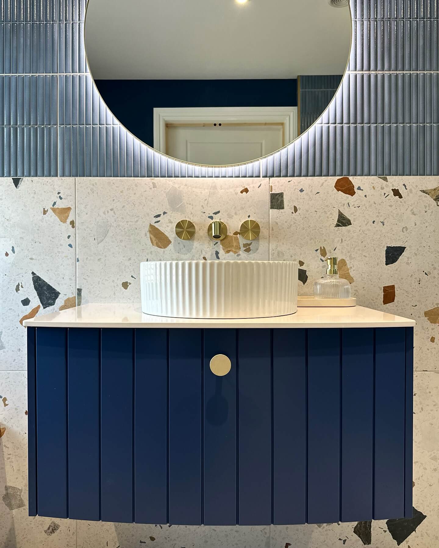 Blue Vanity Bathroom Ideas for a Fresh New Look 4