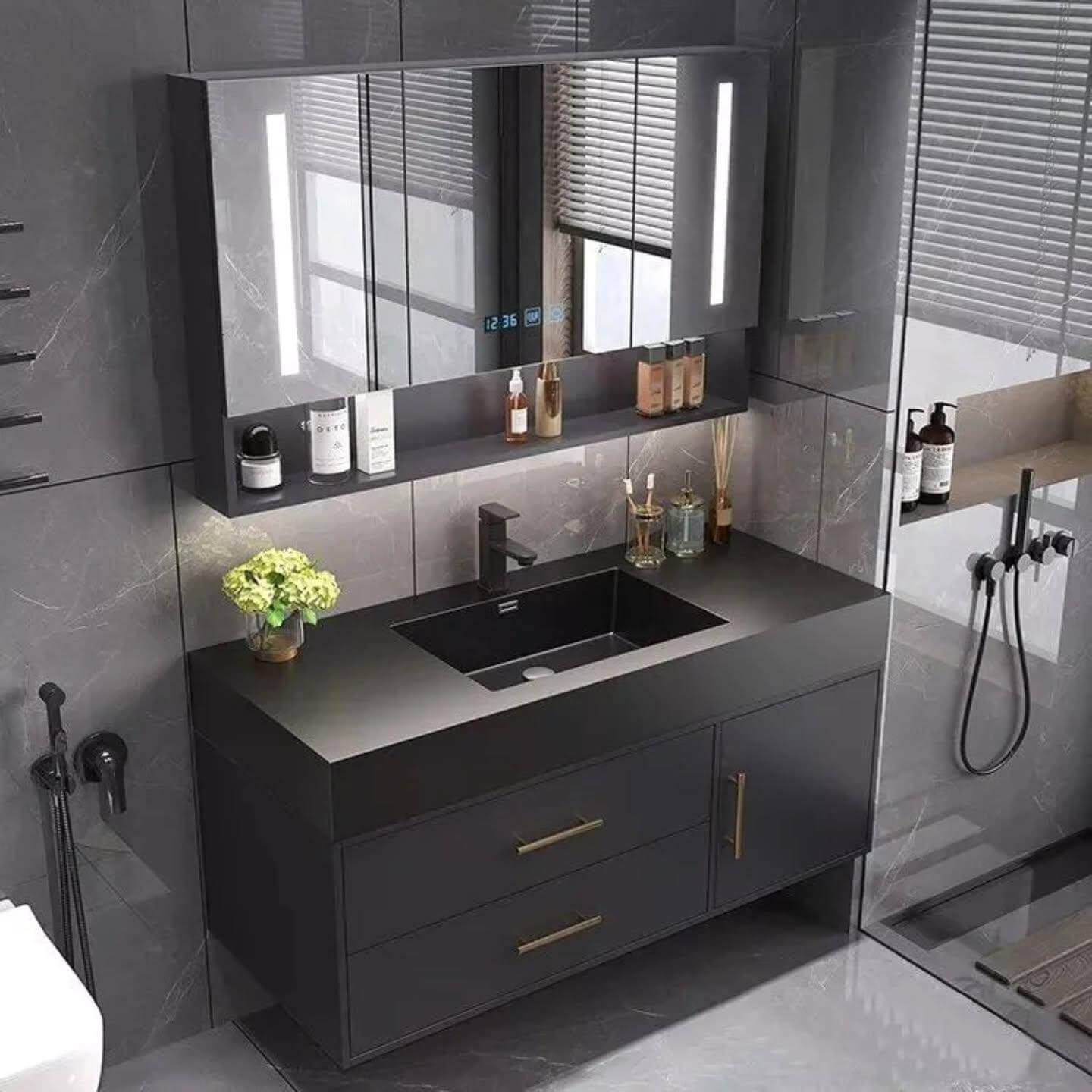 Black Vanity Bathroom Ideas for Stylish Modern Spaces 6