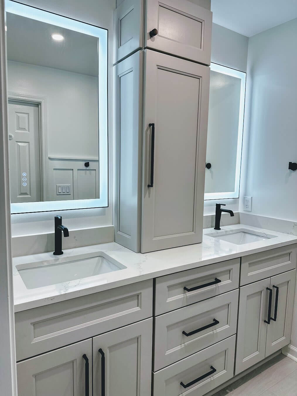 Stylish Gray Vanity Bathroom Ideas for a Modern Look 6