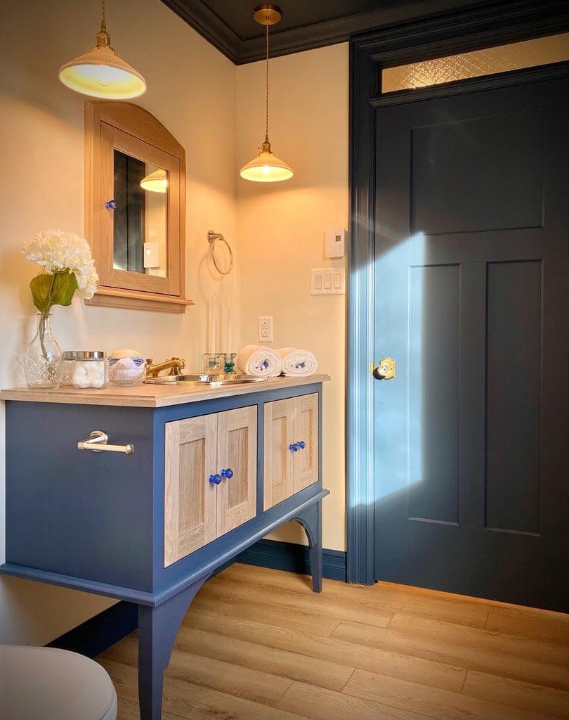 Navy Blue Vanity Bathroom Ideas for Bold Elegance 7