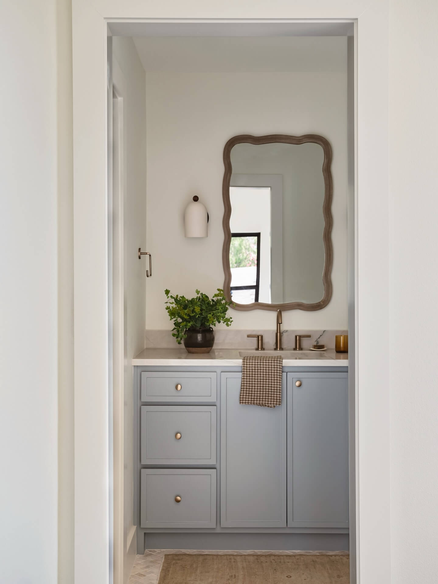 Blue Vanity Bathroom Ideas for a Fresh New Look 7