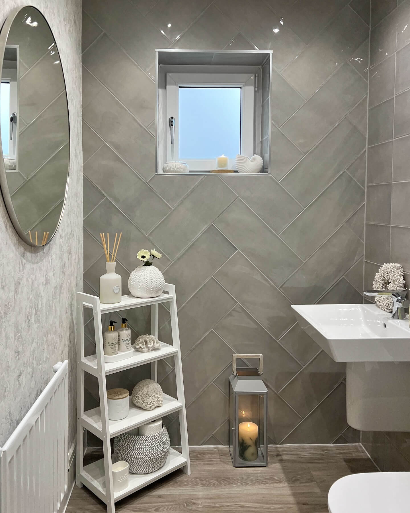 Small Bathroom Shelf Ideas for Smart Storage 8