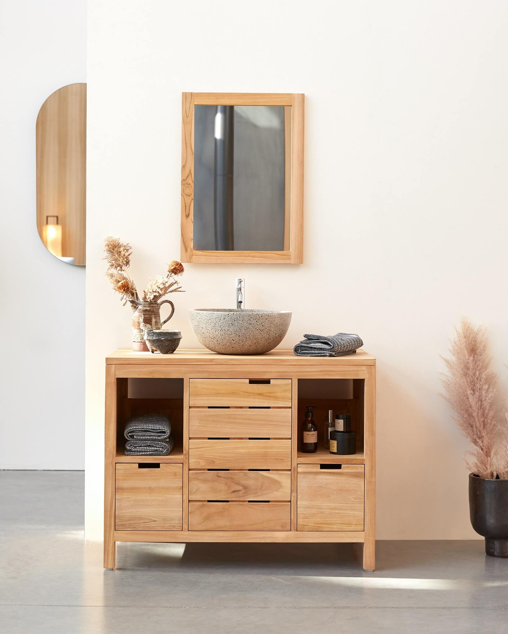 Single Vanity Bathroom Ideas That Maximize Style 8