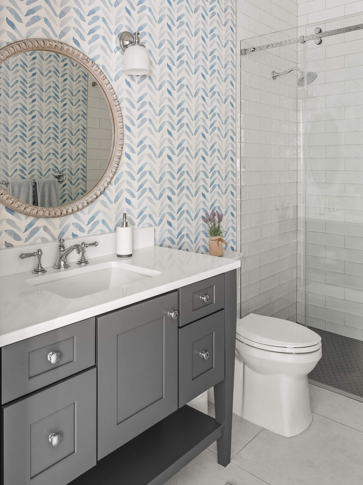 Stylish Gray Vanity Bathroom Ideas for a Modern Look 8