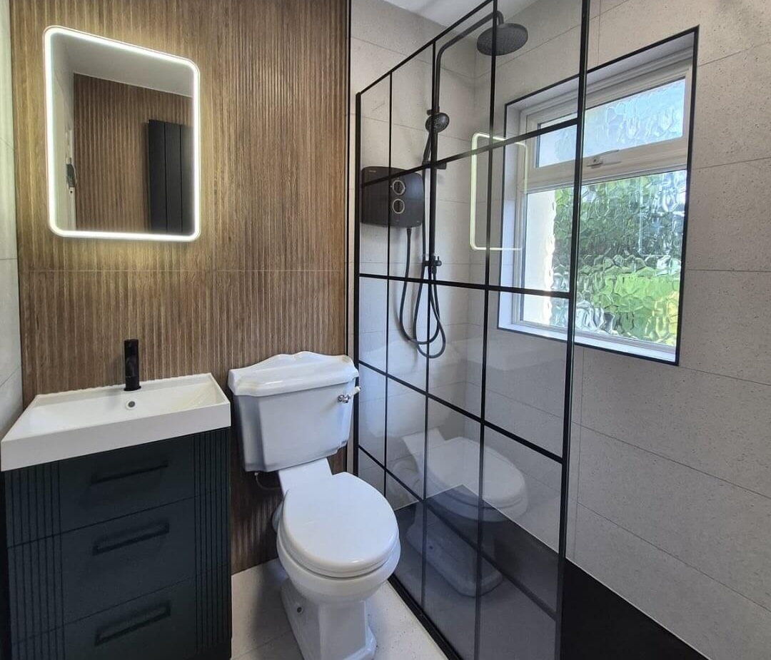 Black Vanity Bathroom Ideas for Stylish Modern Spaces 8