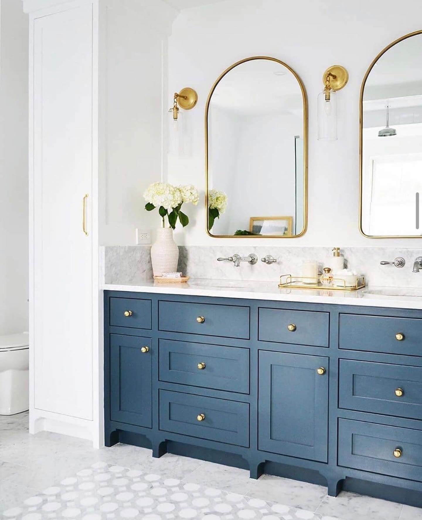Navy Blue Vanity Bathroom Ideas for Bold Elegance 8