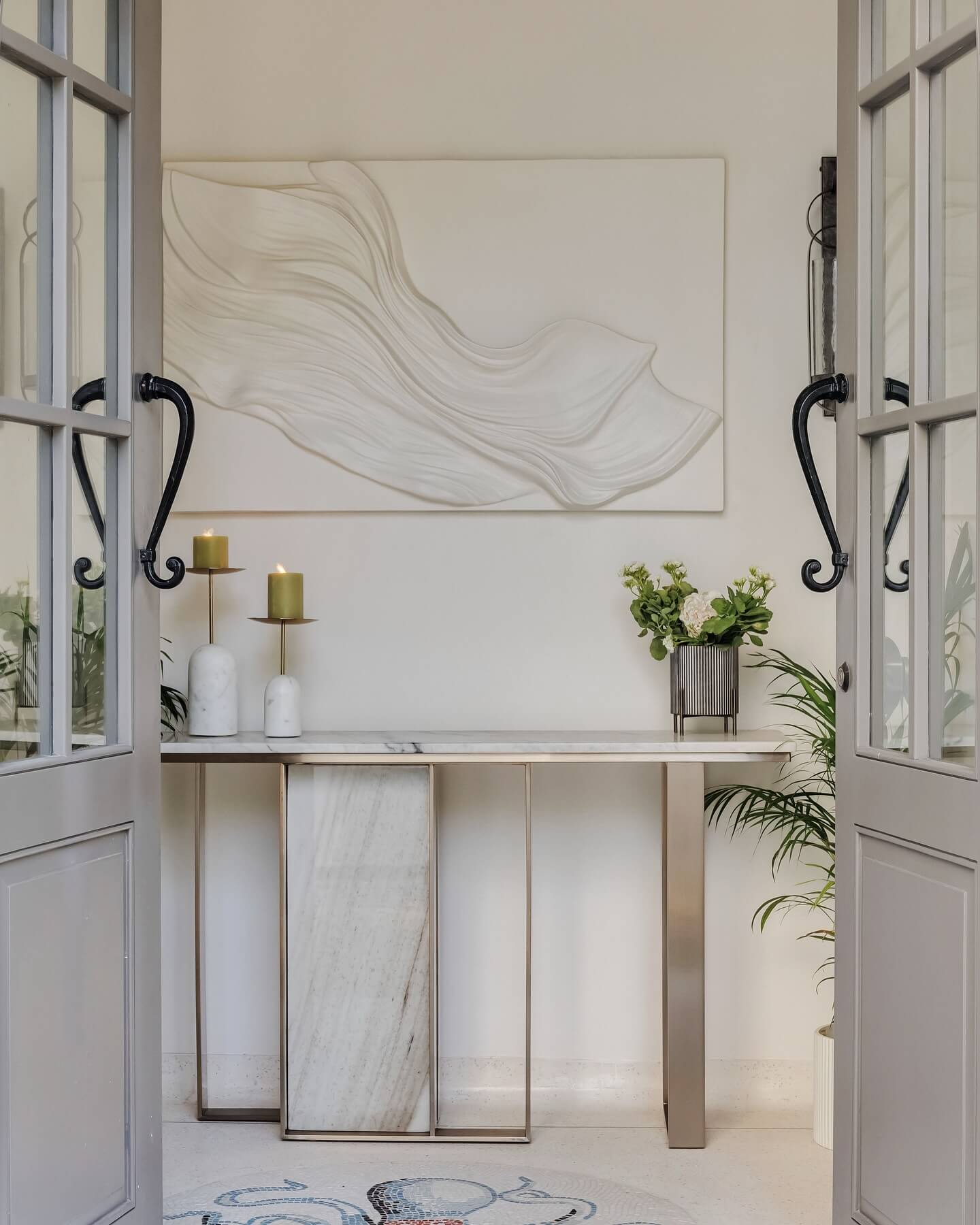 Transform Your Entryway: Inspiring Foyer Decor Ideas to Impress Every Guest 1