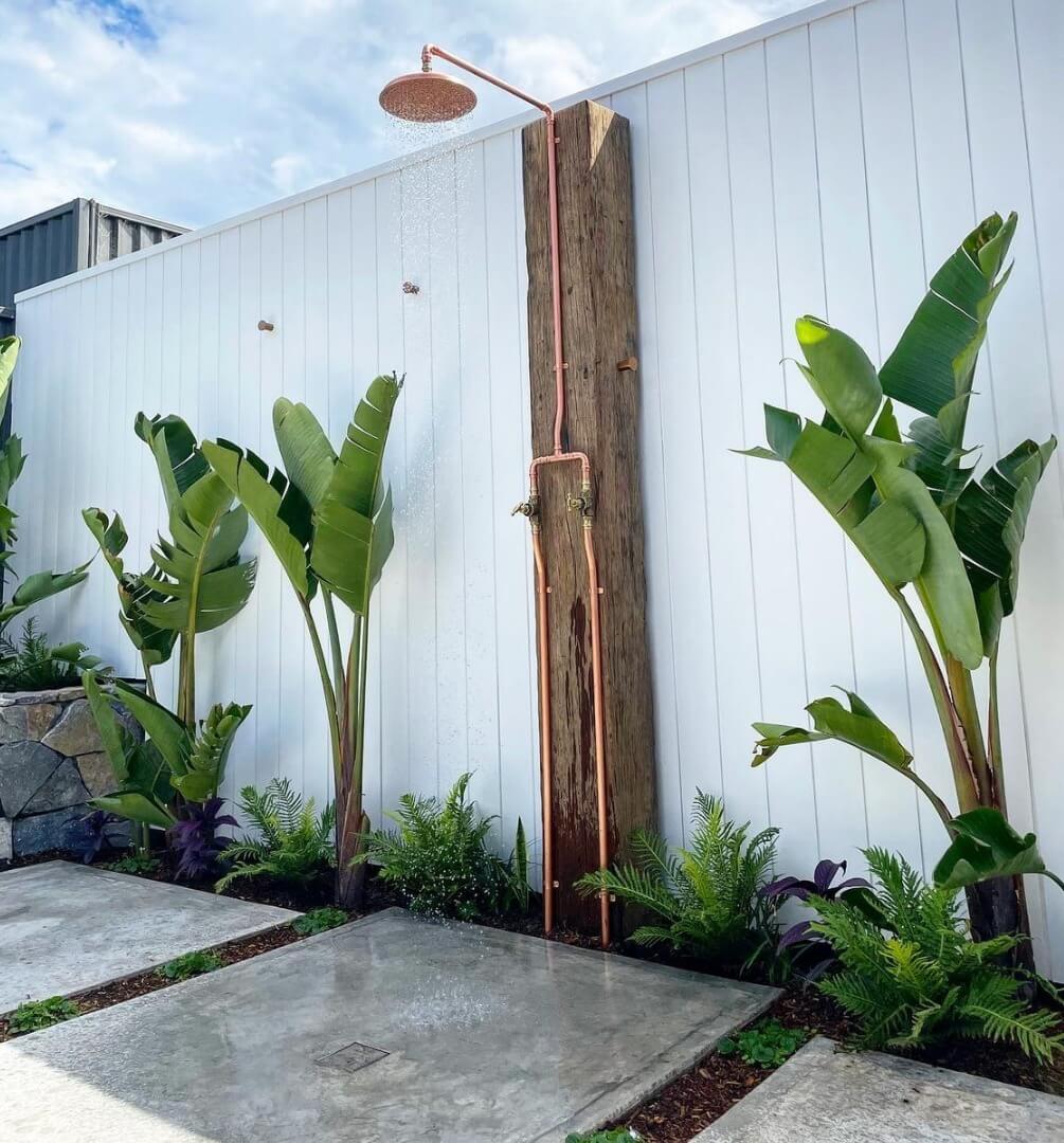 Transform Your Backyard Bliss: Creative Outdoor Shower Ideas 1