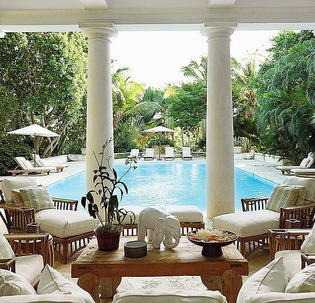 Inspiring Poolside Decorating Ideas to Transform Your Outdoor Space 1