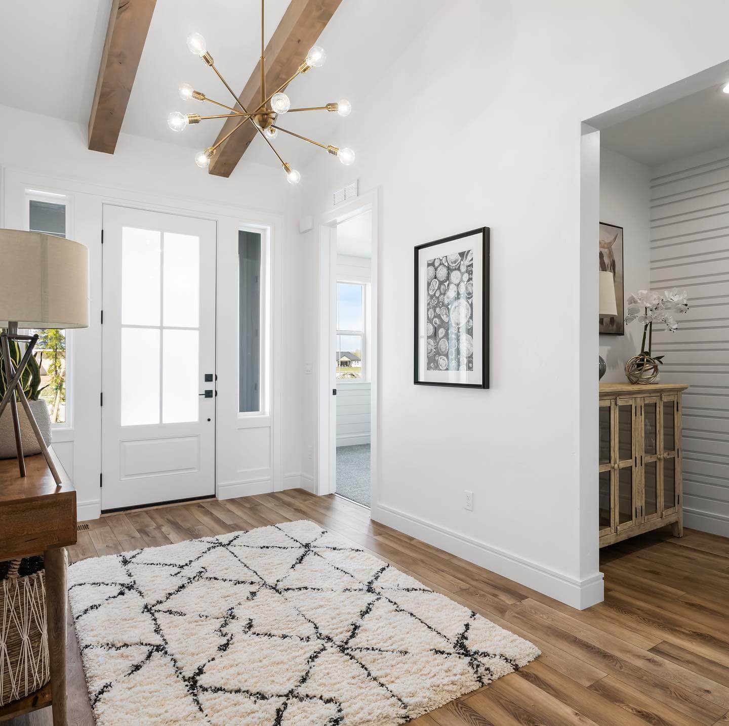 Transform Your Home's First Impression: 10 Stunning Entryway Accent Wall Ideas 1