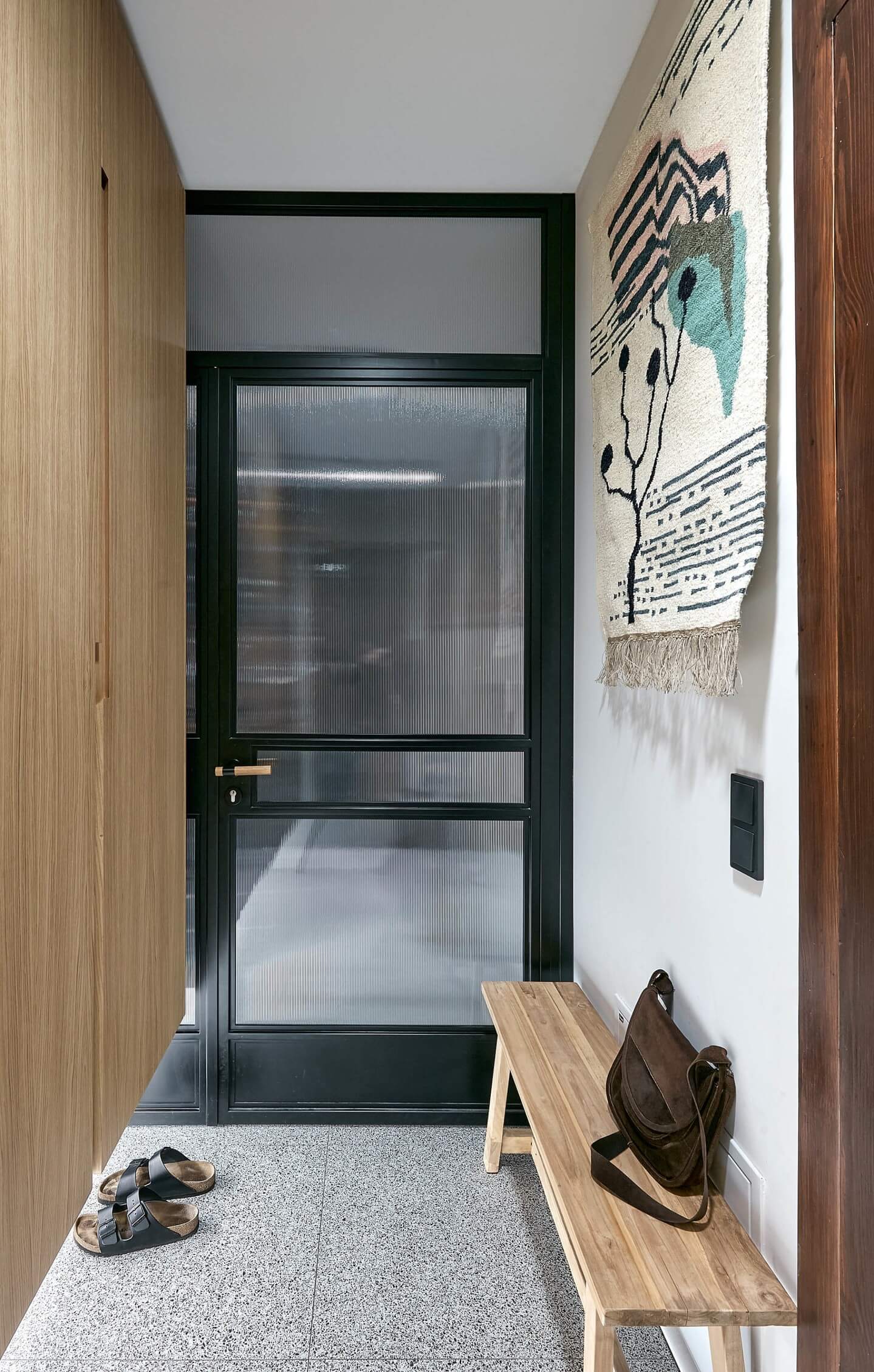 Japandi Entryway Ideas: Transform Your Space with Unmatched Elegance and Simplicity 10