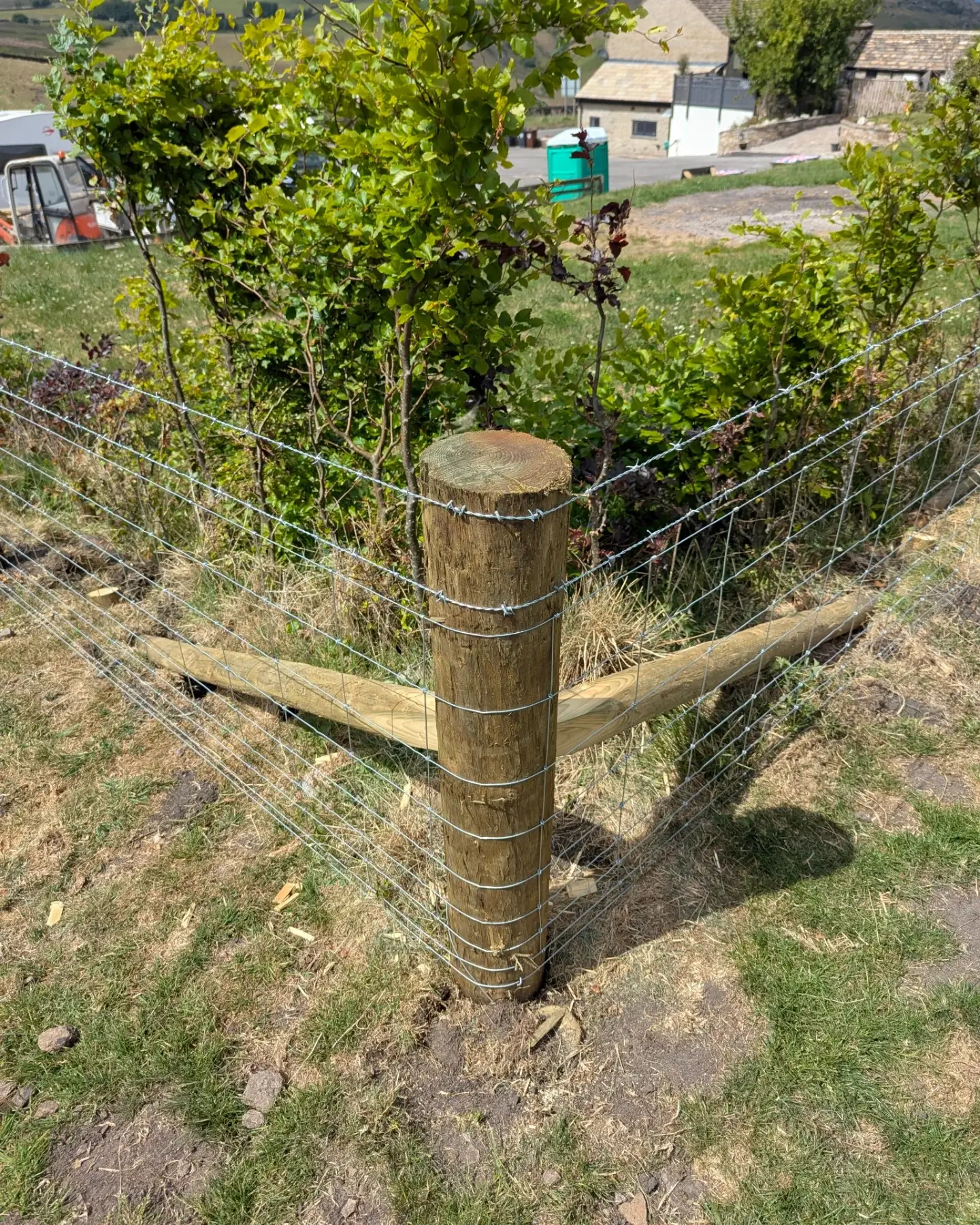 Creative Corner Fence Ideas to Elevate Your Outdoor Space 10