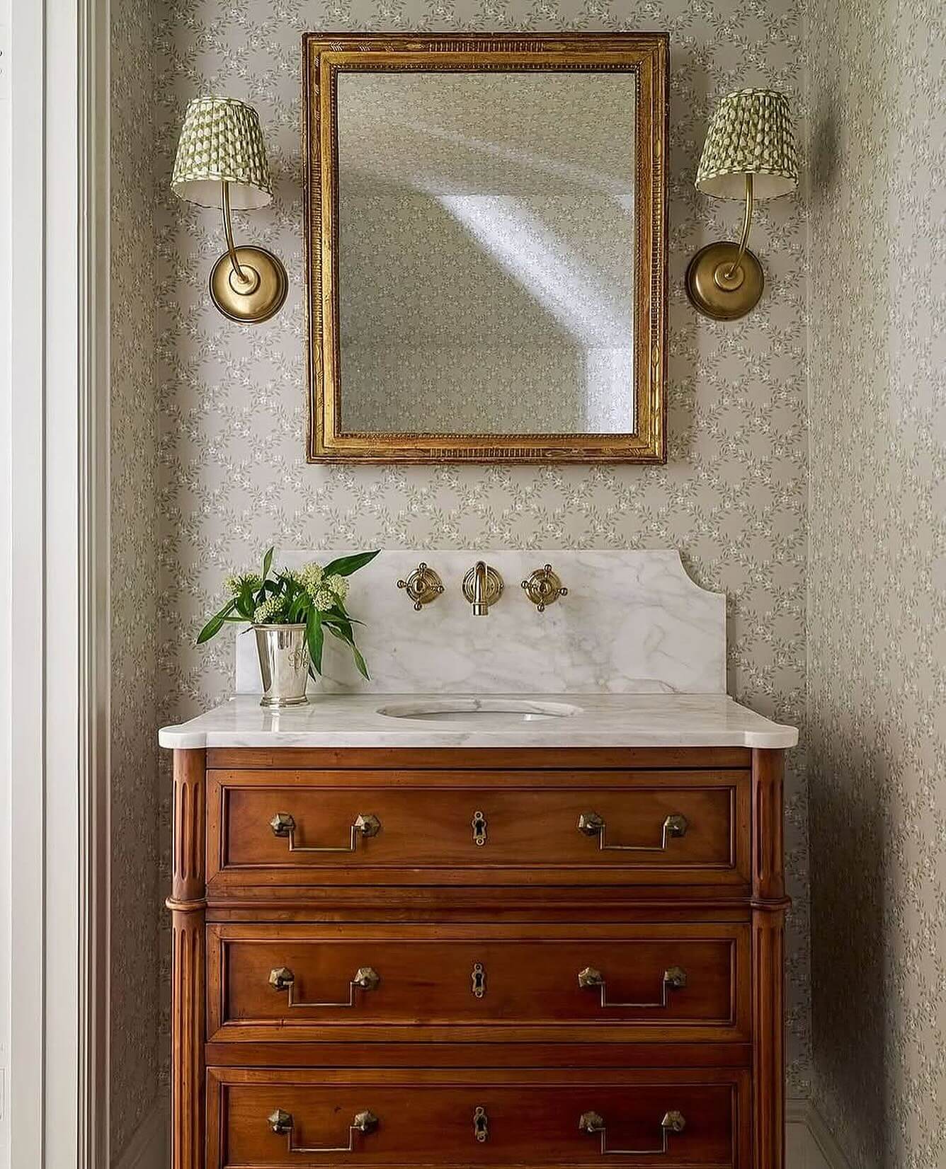 Stunning Powder Room Design Ideas to Transform Your Space 10