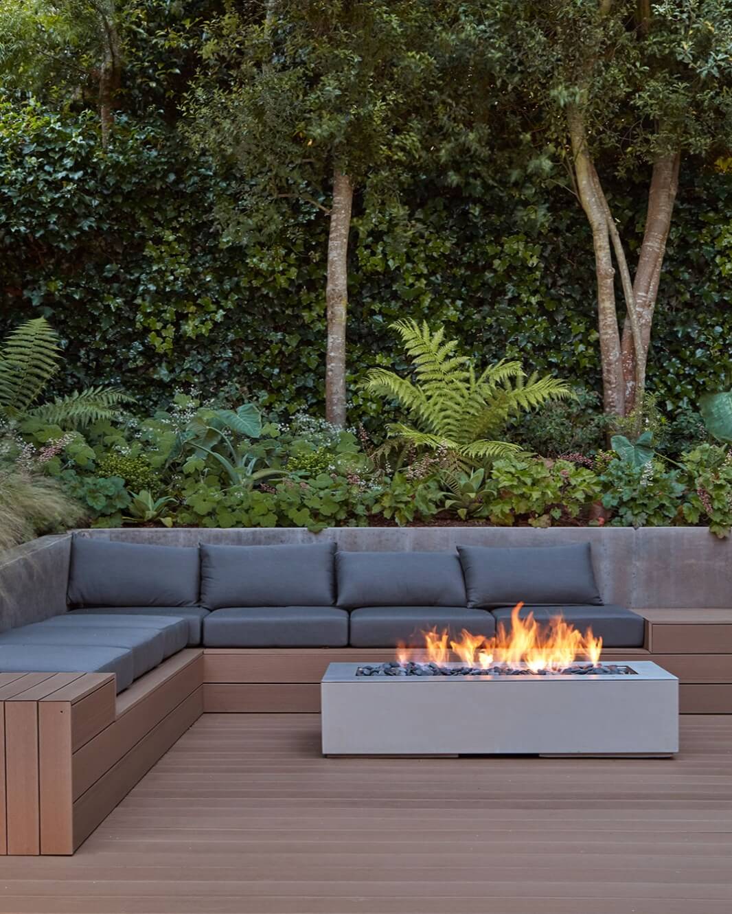 Transform Your Backyard with These Creative Outdoor Fire Pit Seating Area Ideas 10