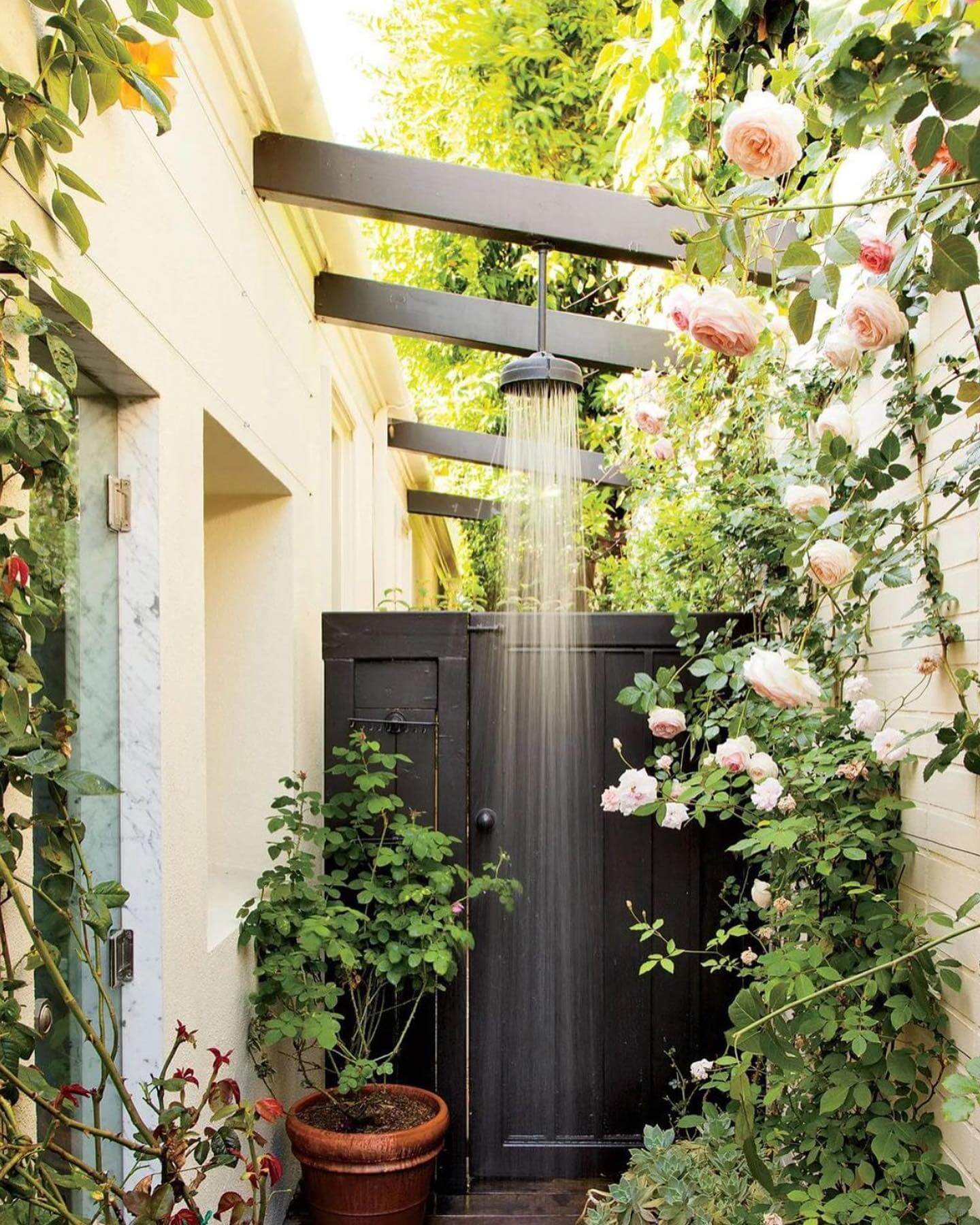 Transform Your Backyard Bliss: Creative Outdoor Shower Ideas 9