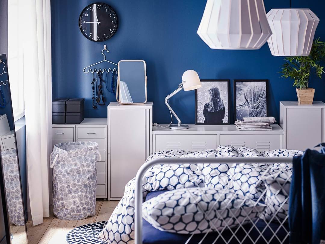 Transform Your Space: Inspiring Dark Blue Bedroom Ideas to Elevate Your Sanctuary 10