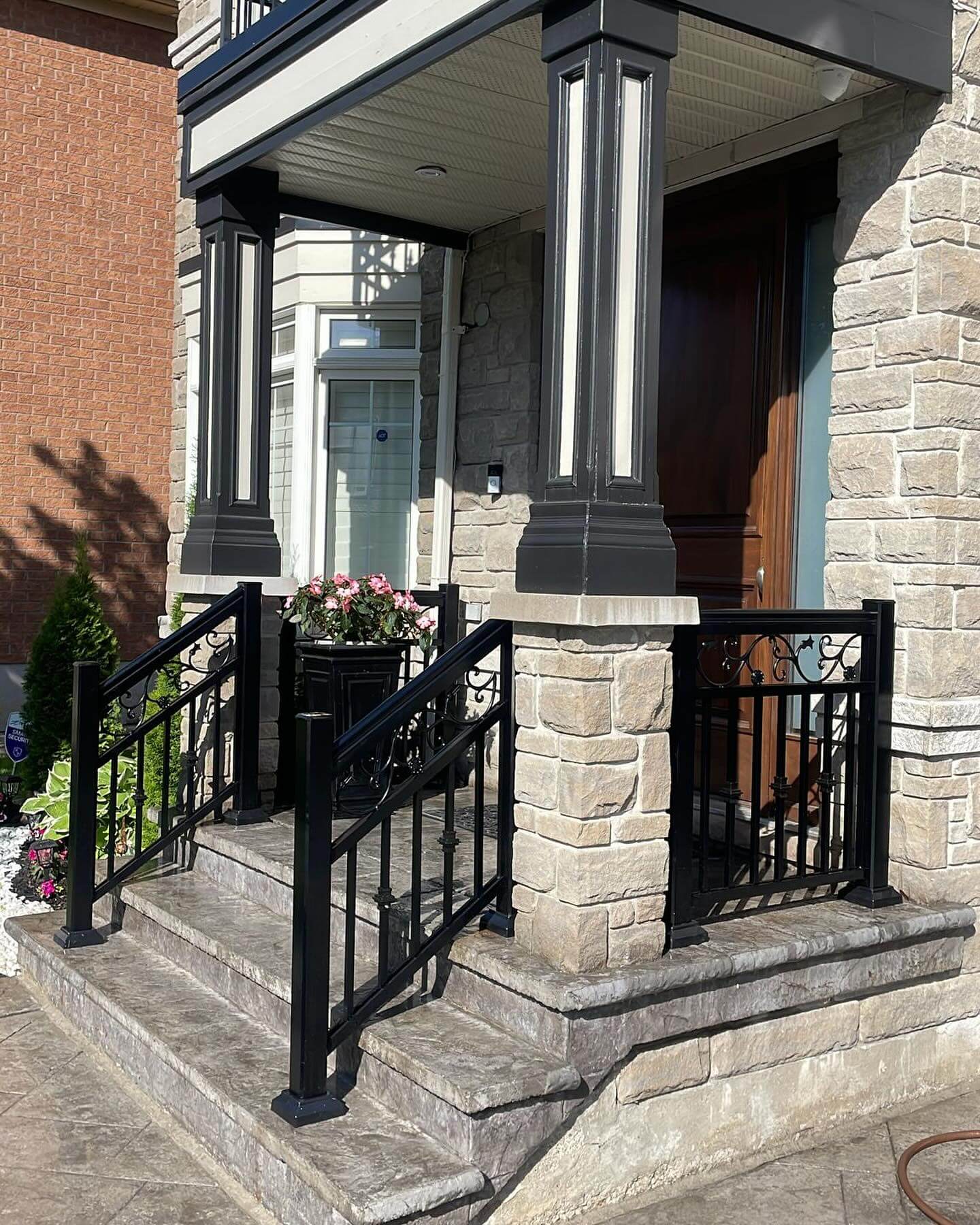 10 Stunning Porch Railing Ideas to Elevate Your Outdoor Space 11