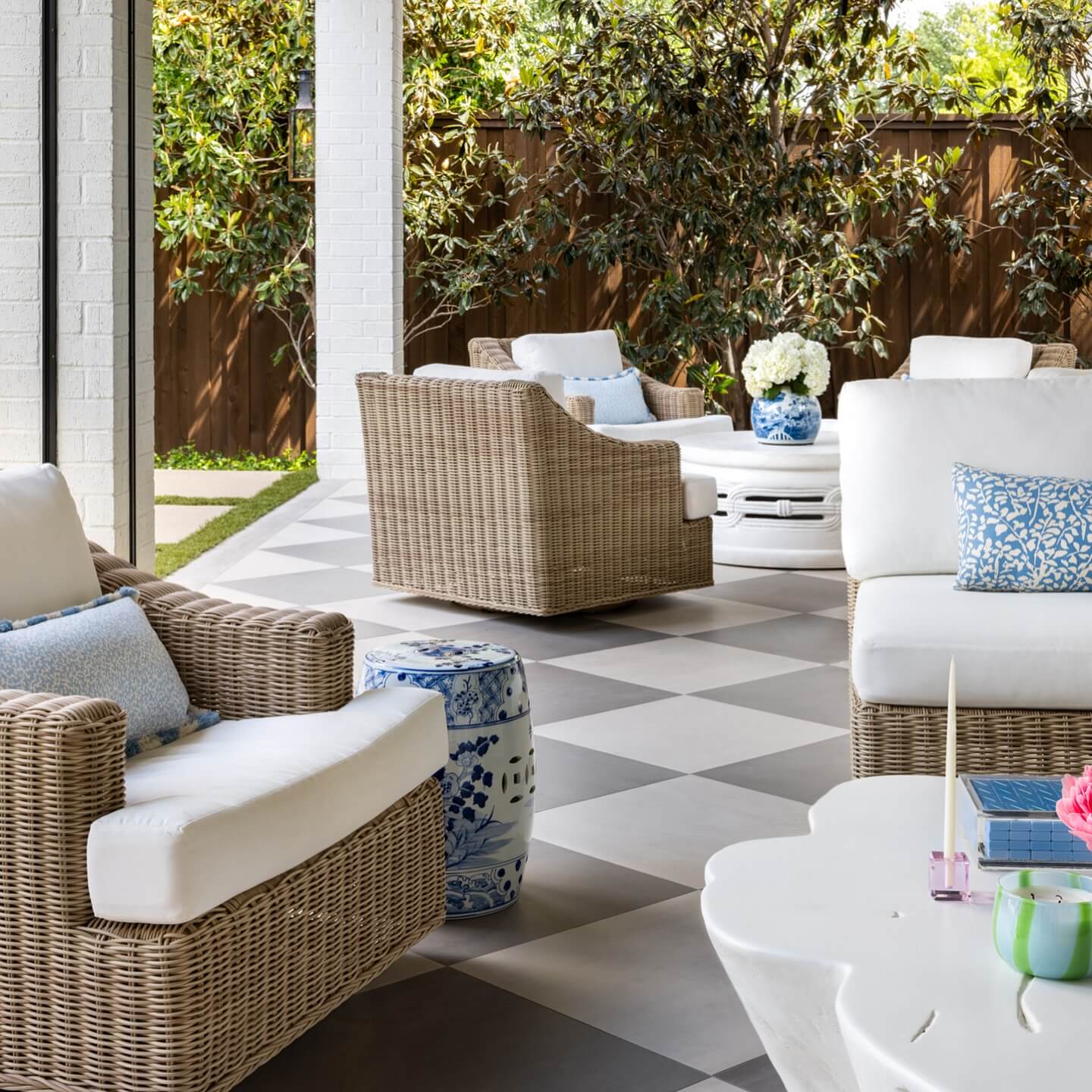 Transform Your Backyard: 10 Stunning Outdoor Living Design Ideas to Elevate Your Space 11