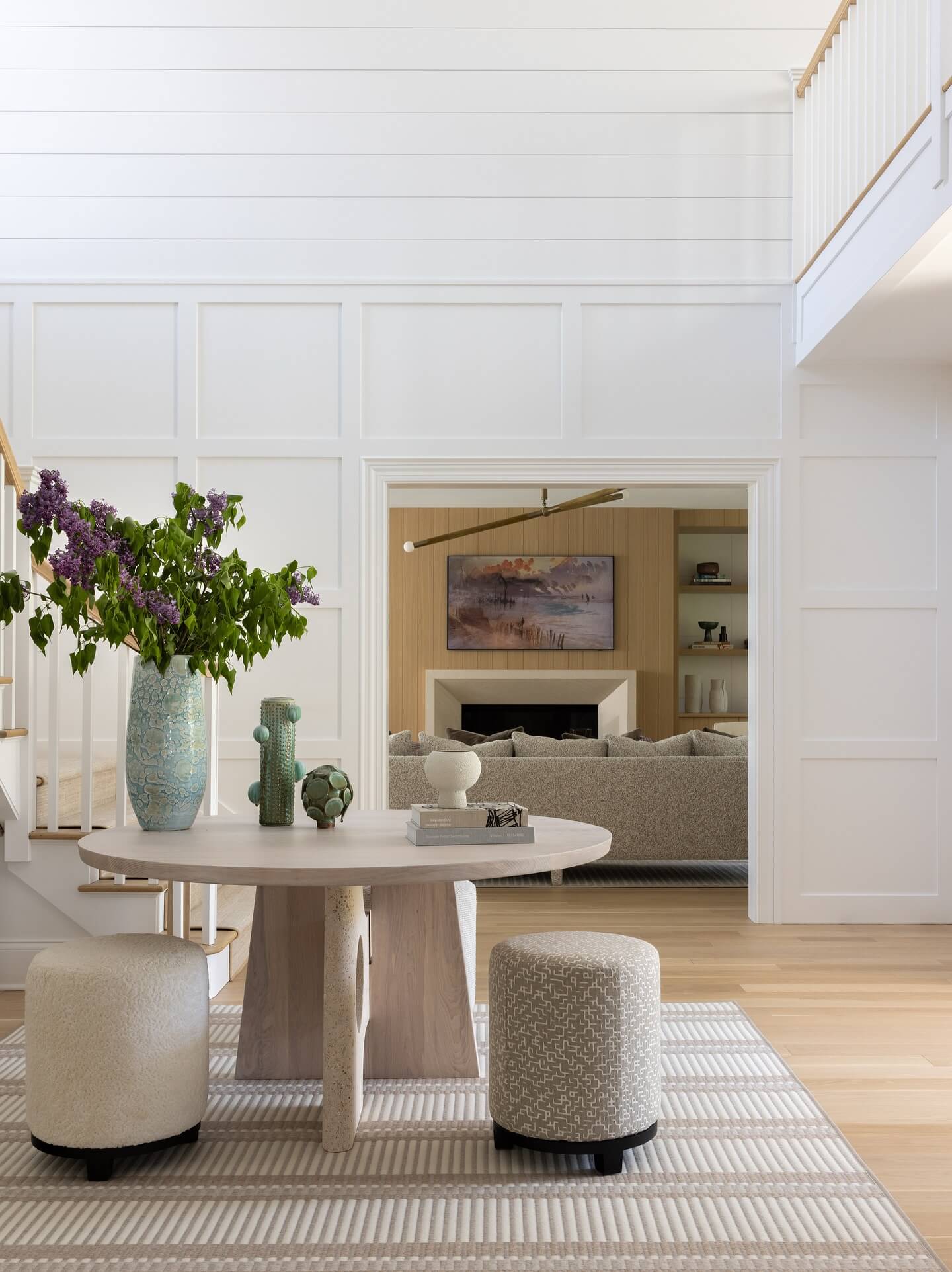 Transform Your Entryway: Inspiring Foyer Decor Ideas to Impress Every Guest 11