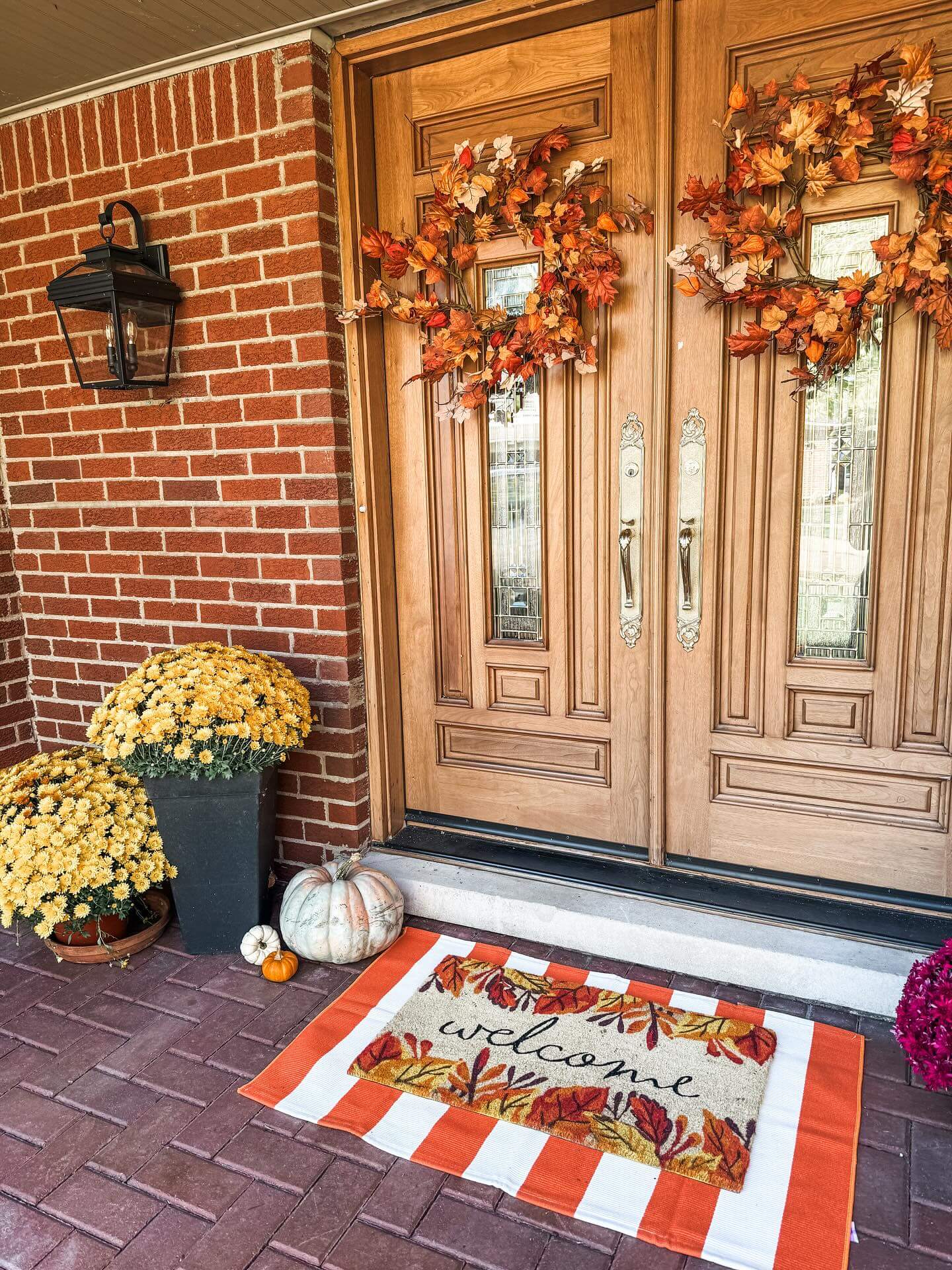 10 Enchanting Front Porch Decor Ideas That Will Transform Your Outdoor Space 11
