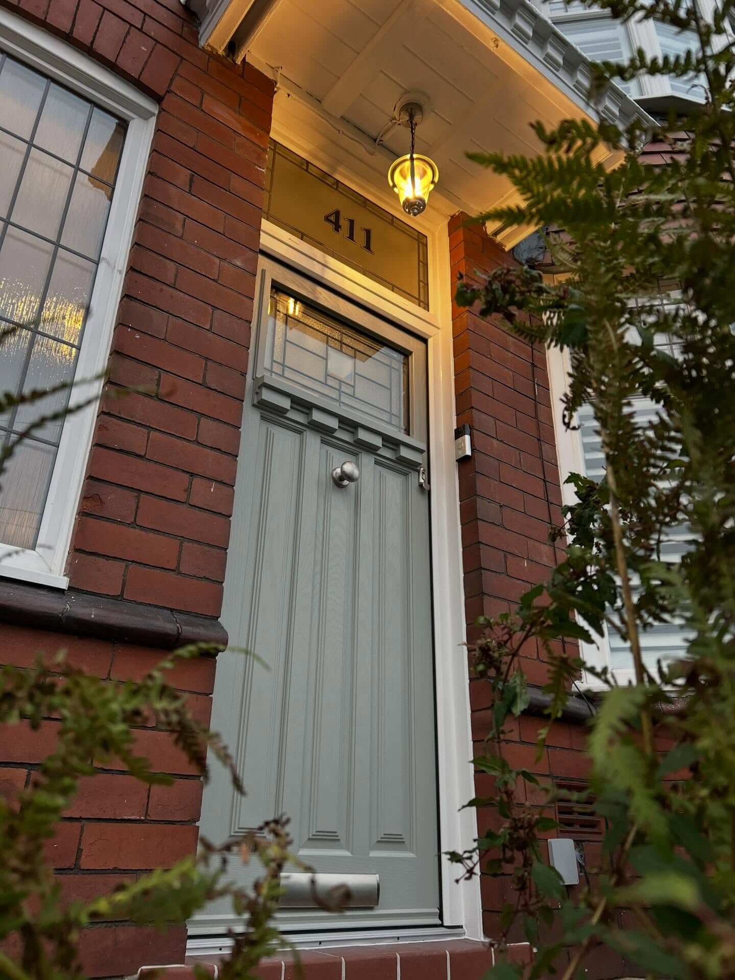 Stunning Modern Front Door Design Ideas to Transform Your Home's Entrance 11