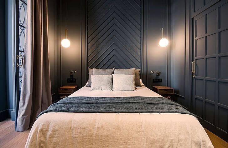 Transform Your Space: Inspiring Dark Blue Bedroom Ideas to Elevate Your Sanctuary 11