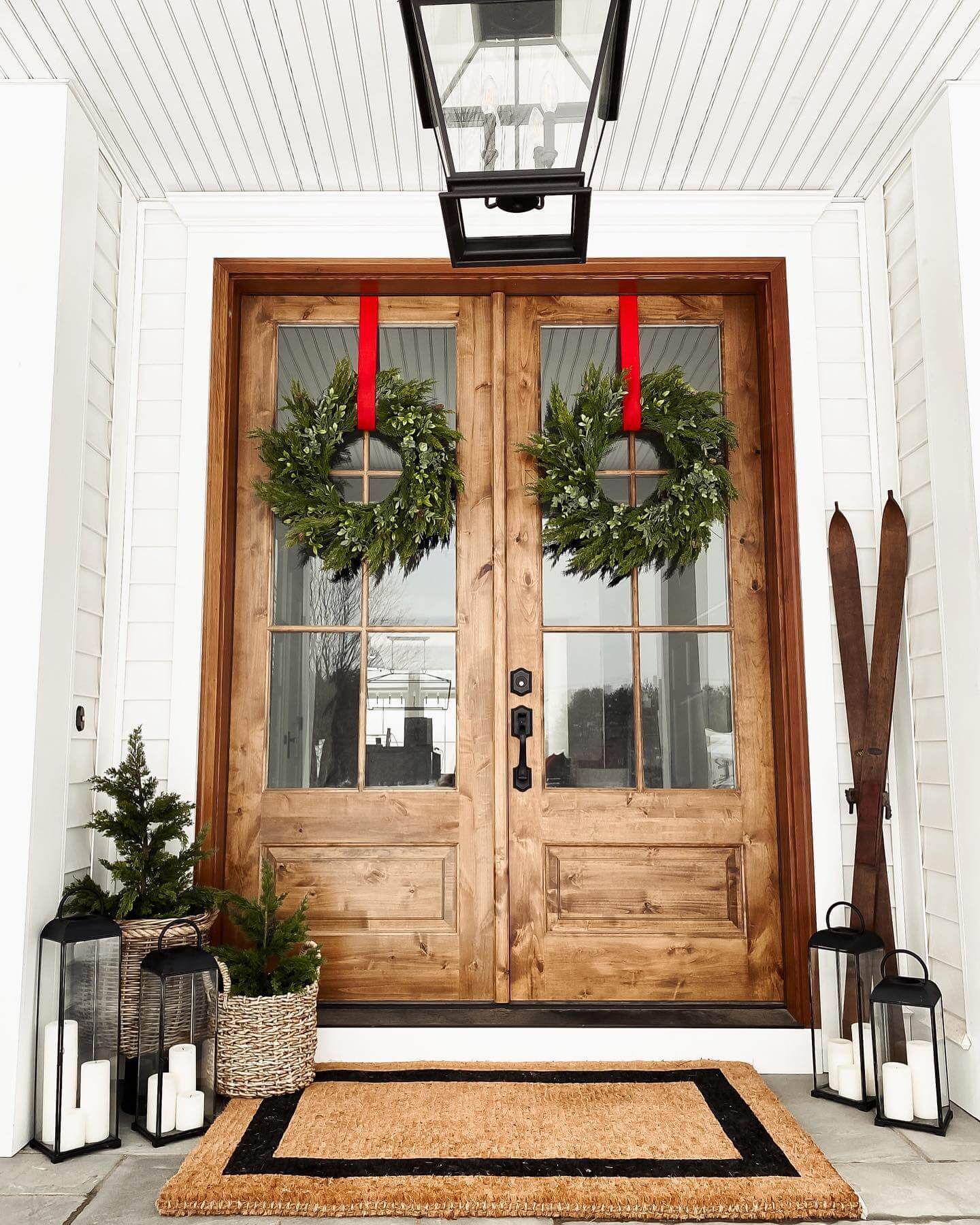 Cozy Up Your Home: 10 Captivating Farmhouse Winter Decor Ideas 11