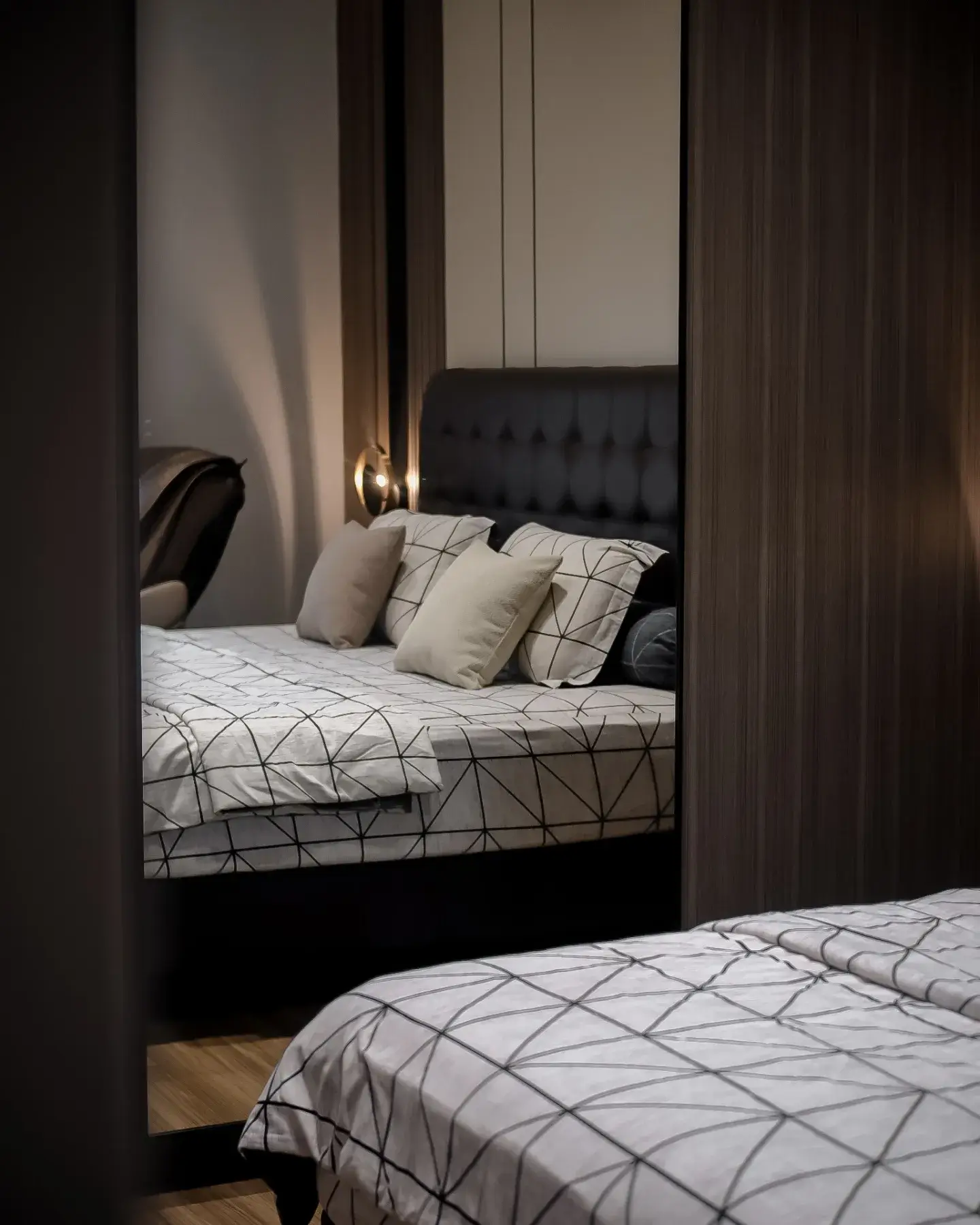 Brilliant Small Bedroom Ideas That Maximize Space and Style 11