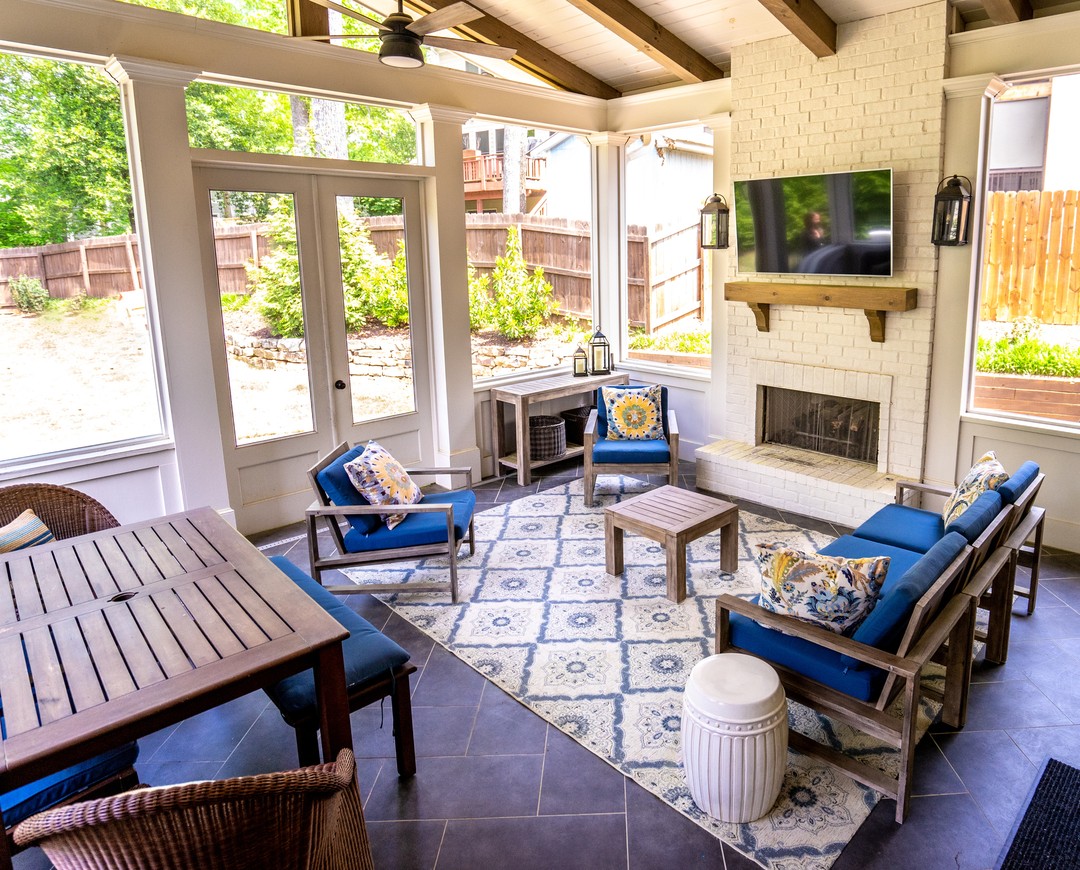 10 Enclosed Porch Ideas to Elevate Your Home’s Charm and Functionality 11