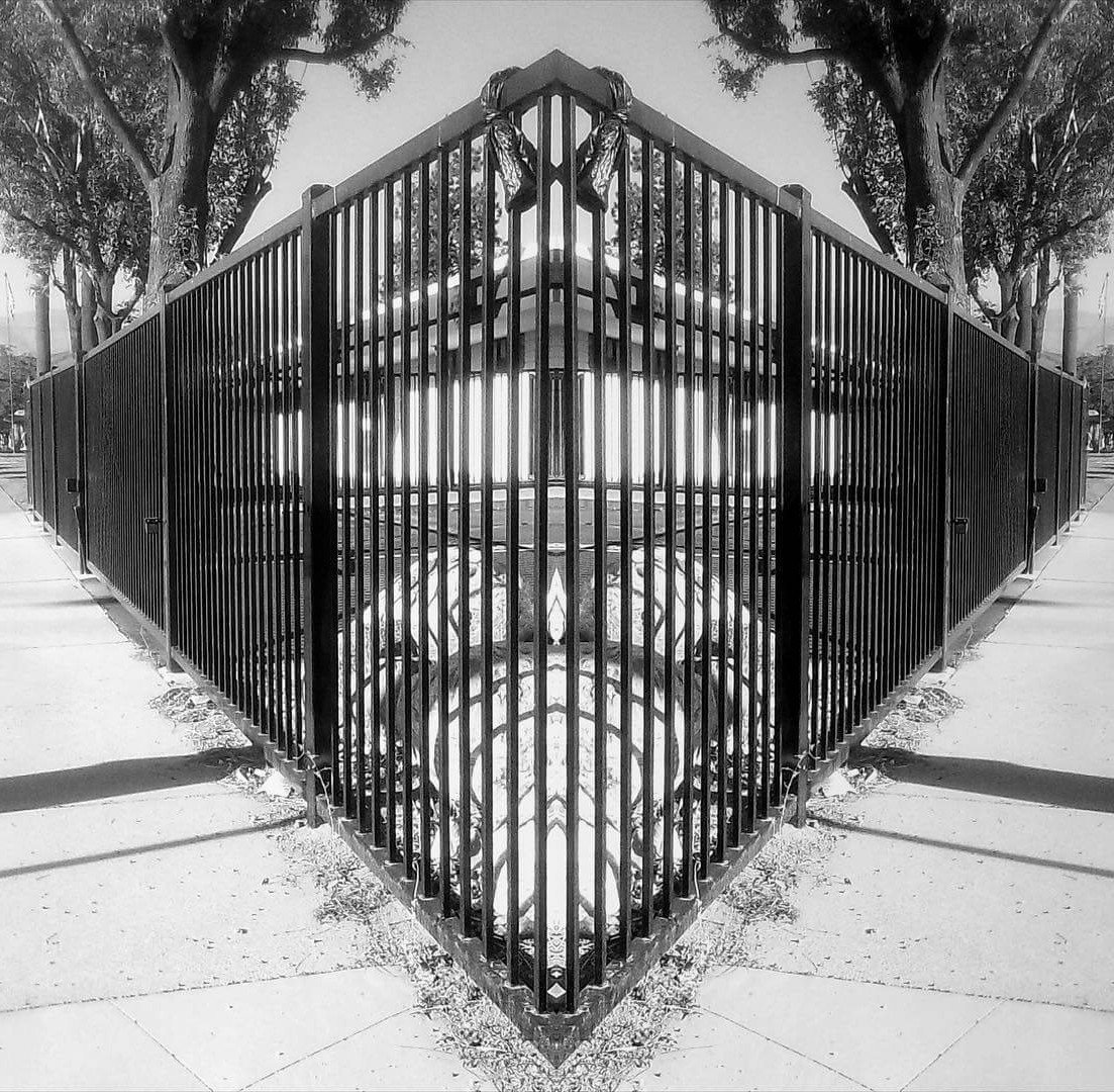 Creative Corner Fence Ideas to Elevate Your Outdoor Space 11